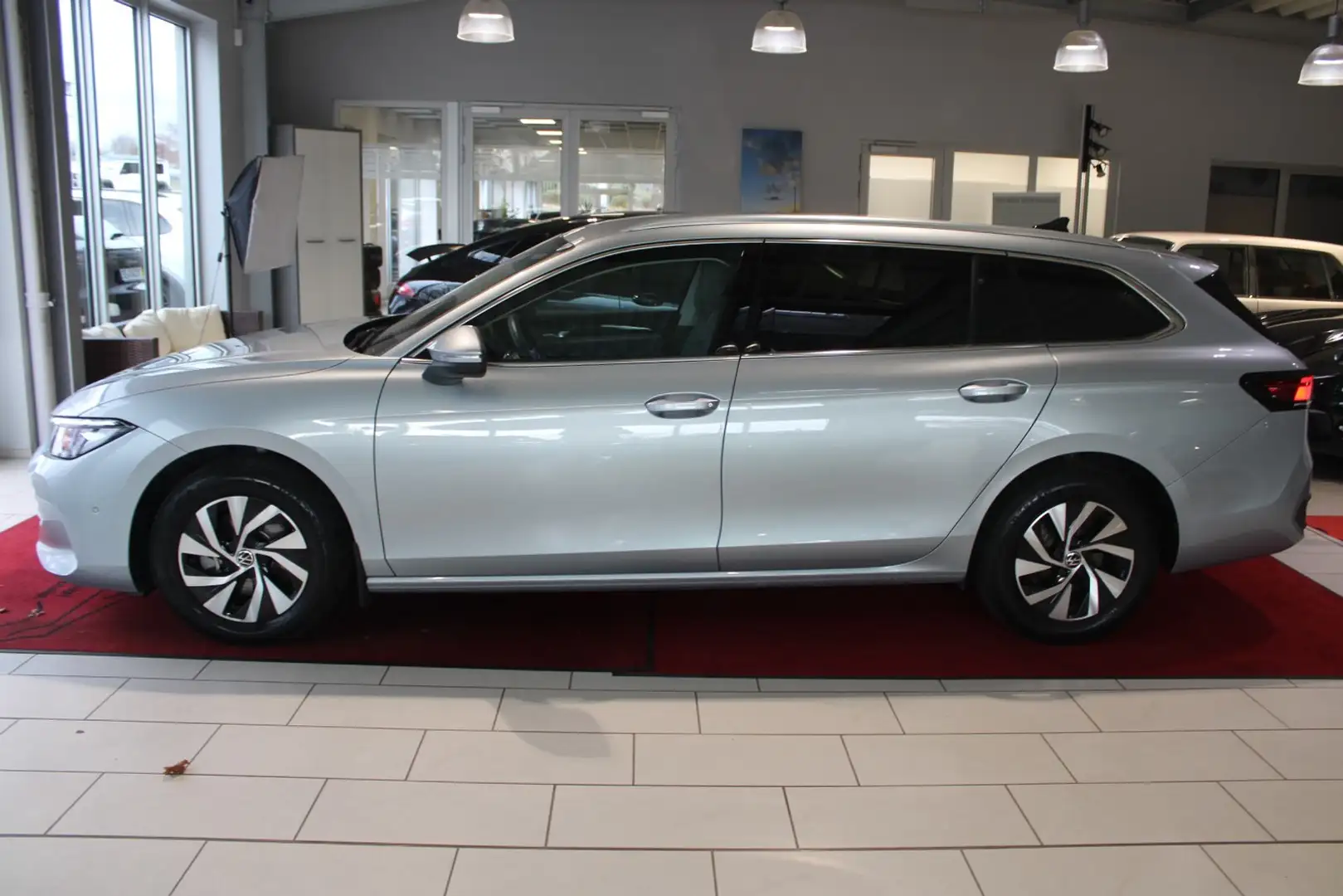 Volkswagen Passat Variant 1.5 eTSI Business *AHK/KAMERA* Argento - 2