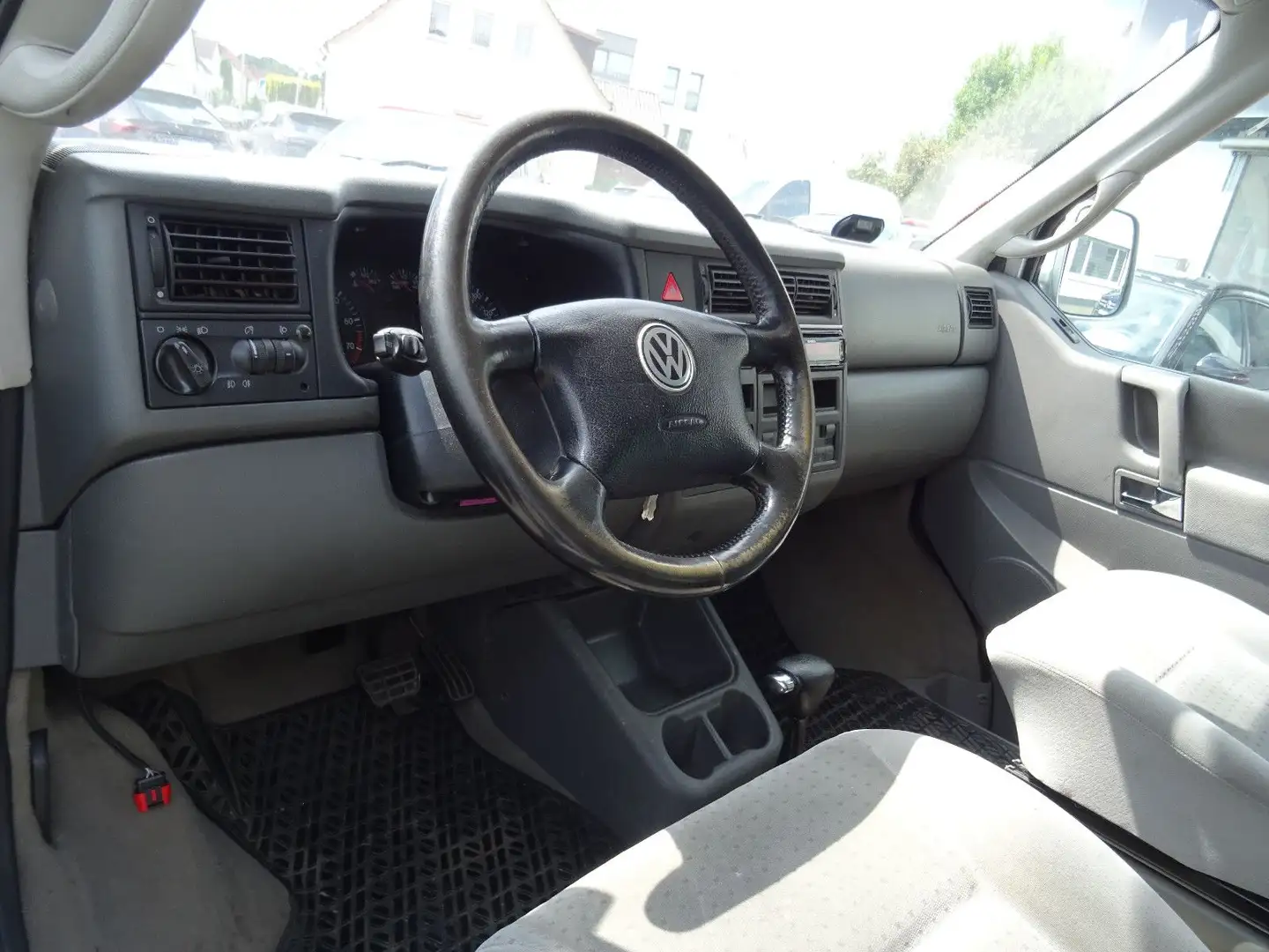 Volkswagen T4 Caravelle 2.8 V6 Automatik 7Sitze AHK LPG Gas Plateado - 2