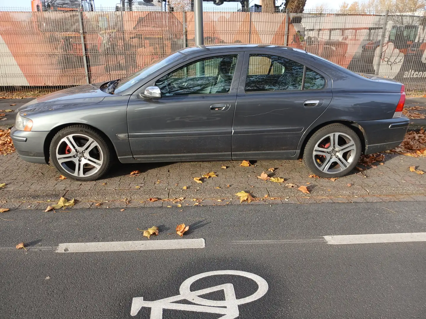 Volvo S60 2.4 D Aut D5 Orig. 179tkm 2.Hand Grau - 2