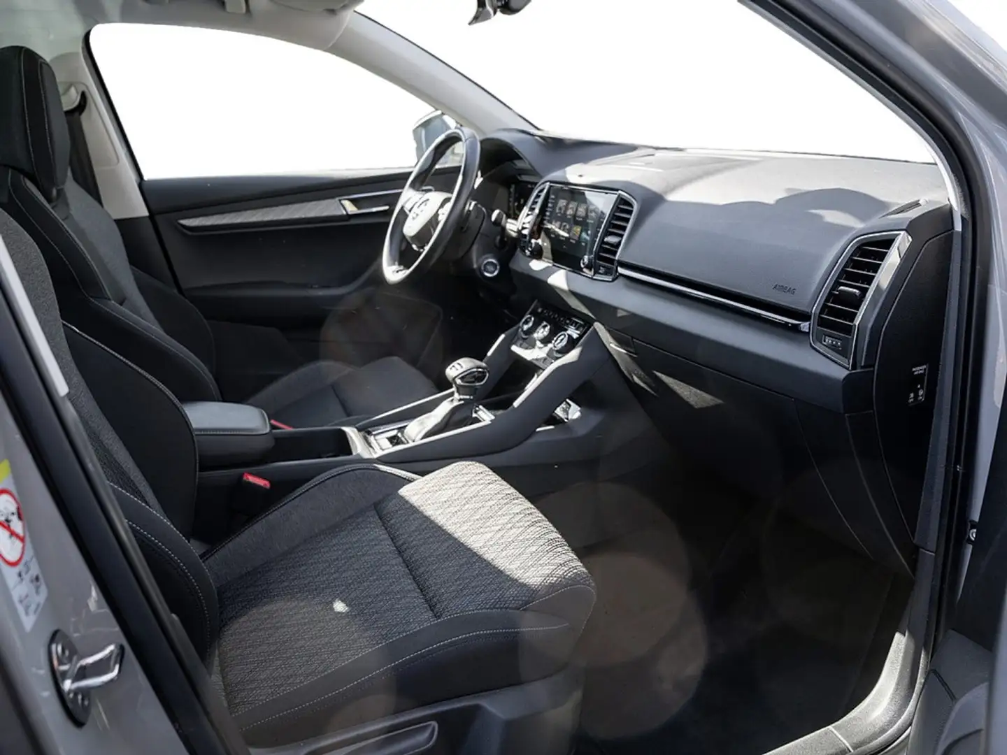 Skoda Karoq 2.0 TDI Style 4x4 DSG AHK PANO ACC NAVI Grau - 2