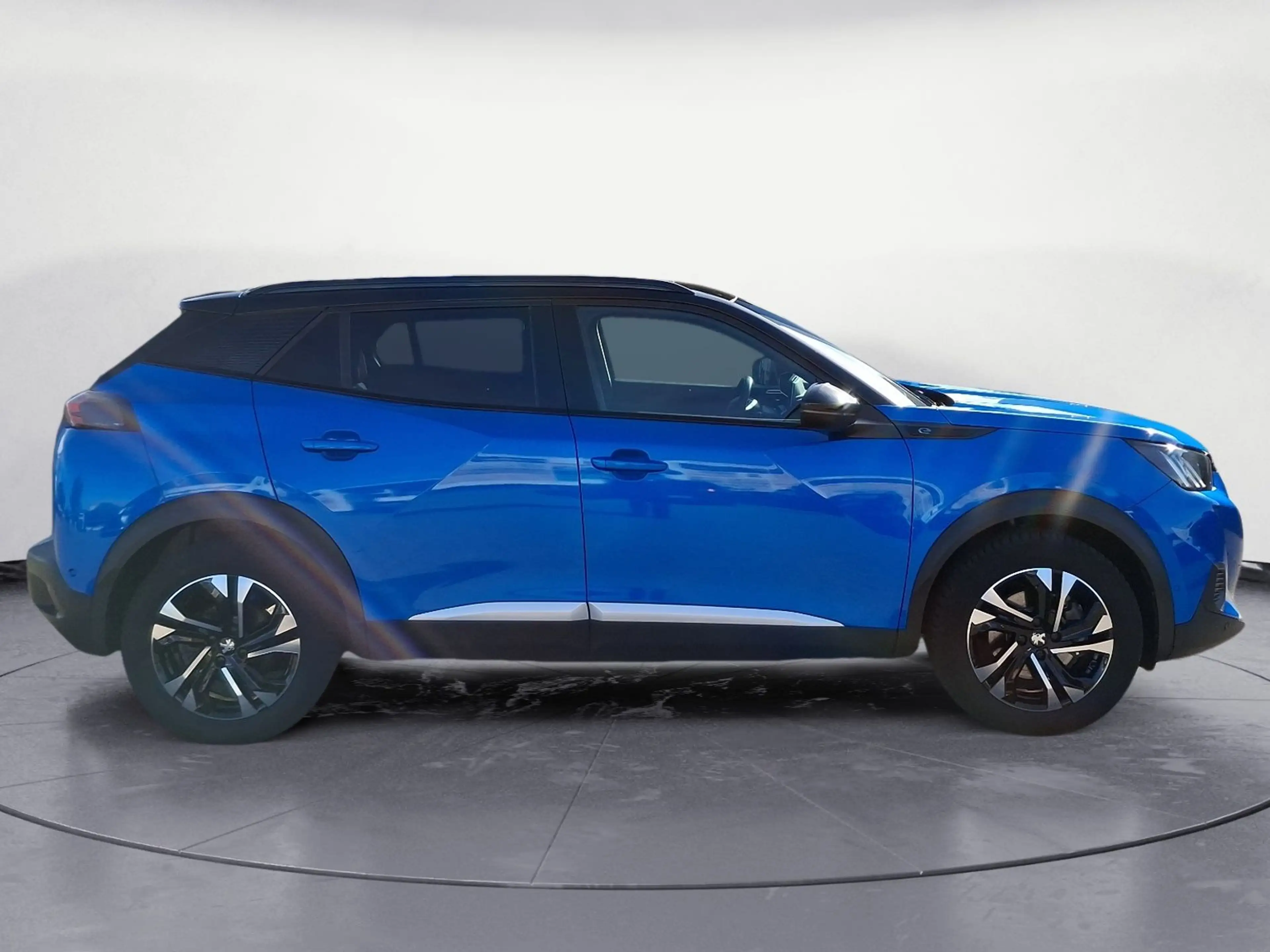 Peugeot e-2008 136 GT Navi Glasdach LED Bluetooth PDC — photo 7