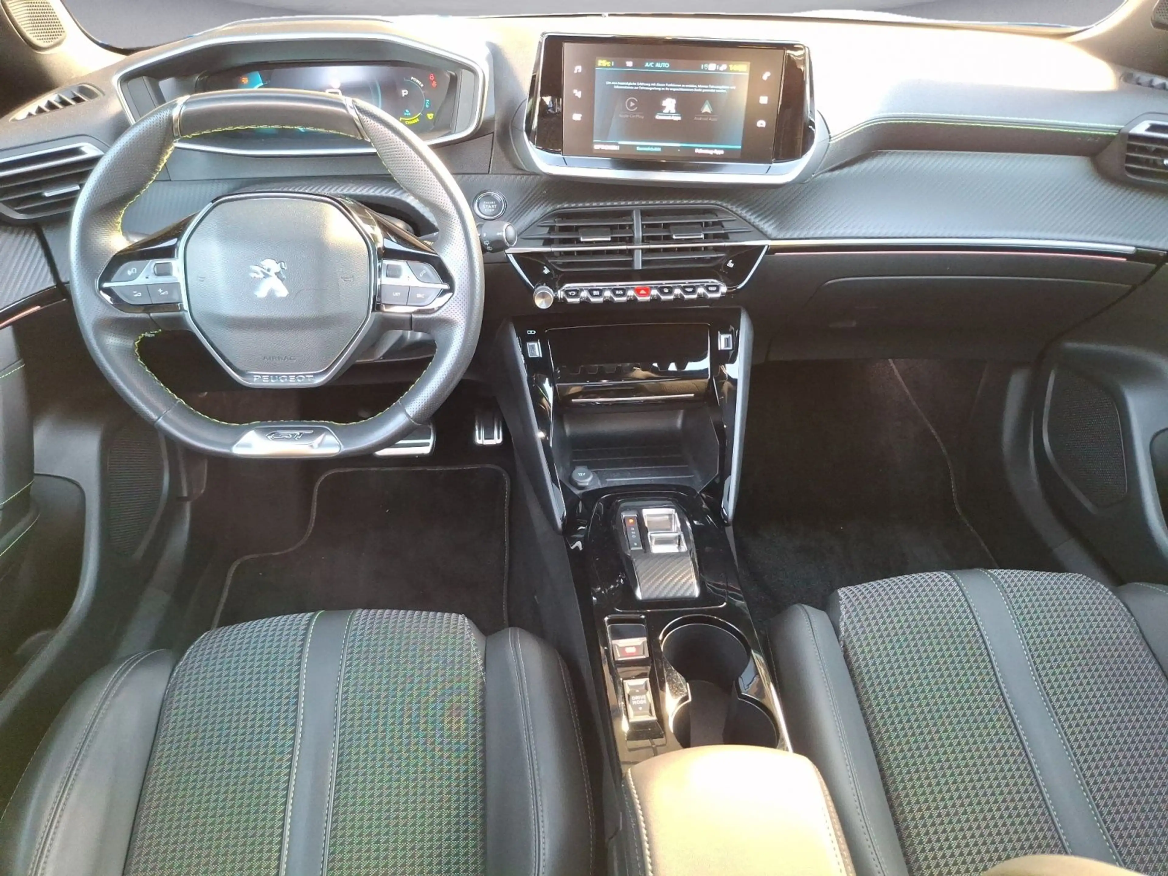 Peugeot e-2008 136 GT Navi Glasdach LED Bluetooth PDC — photo 14