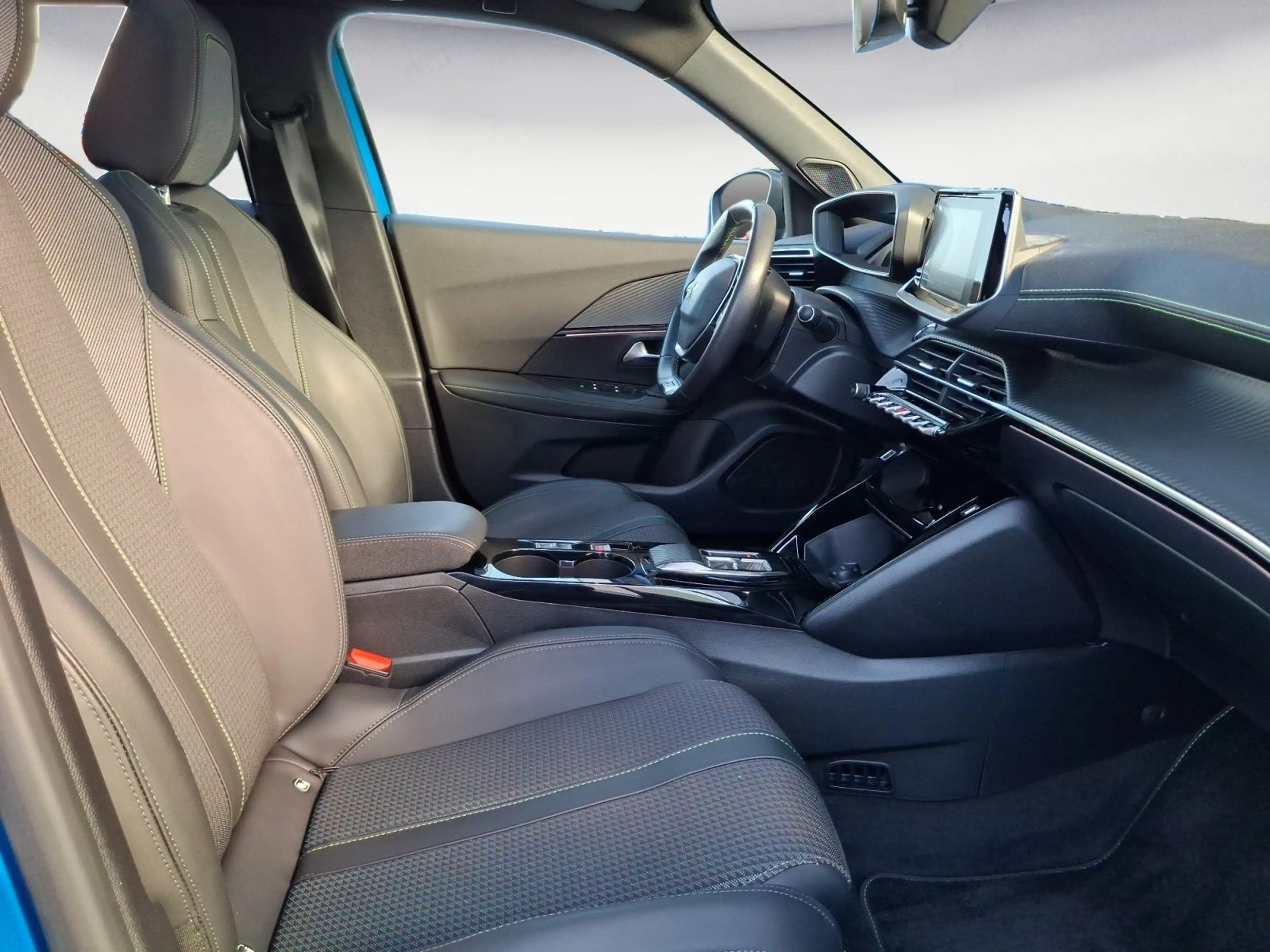 Peugeot e-2008 136 GT Navi Glasdach LED Bluetooth PDC — photo 15