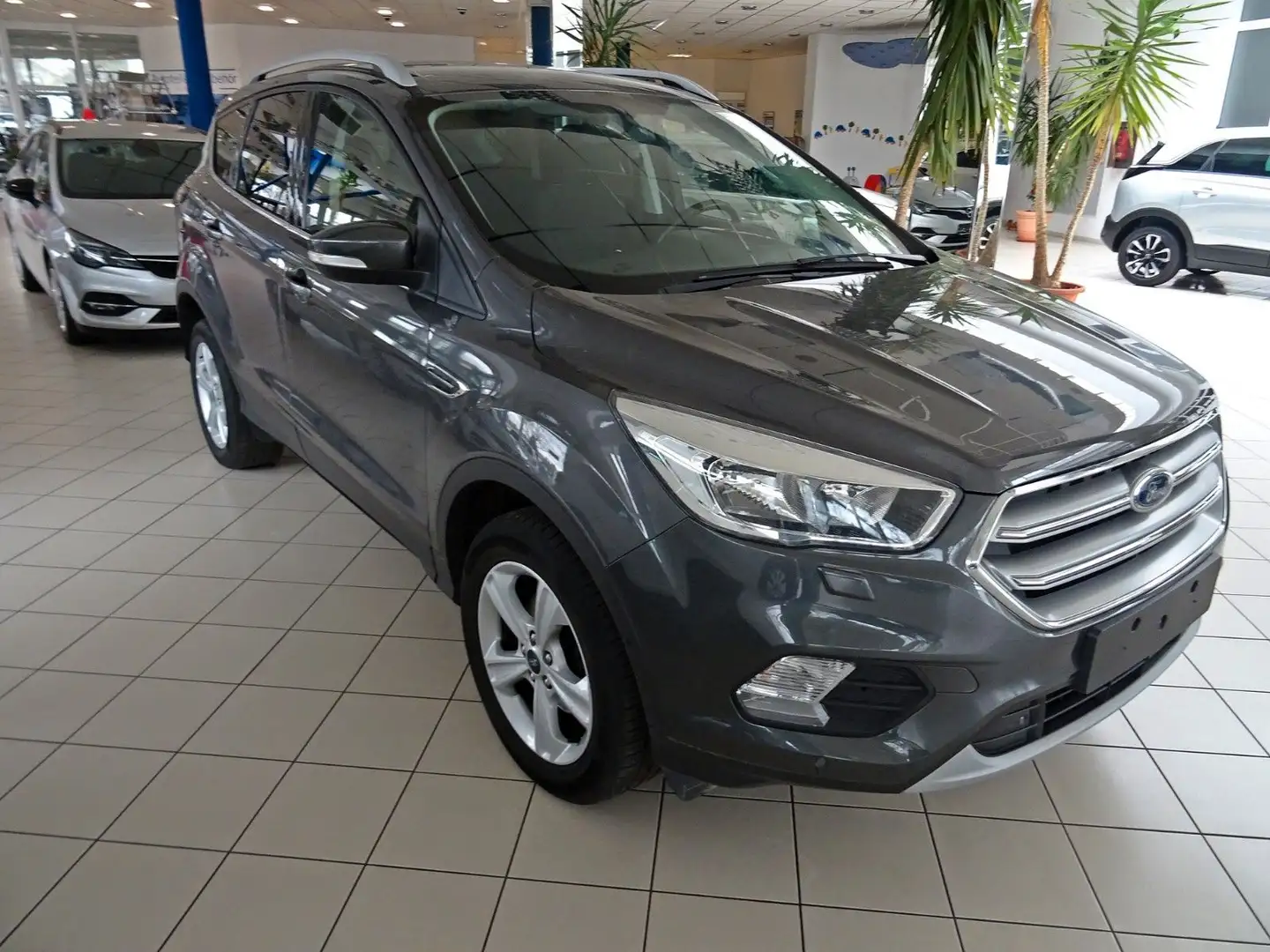 Ford Kuga Trend Grau - 1