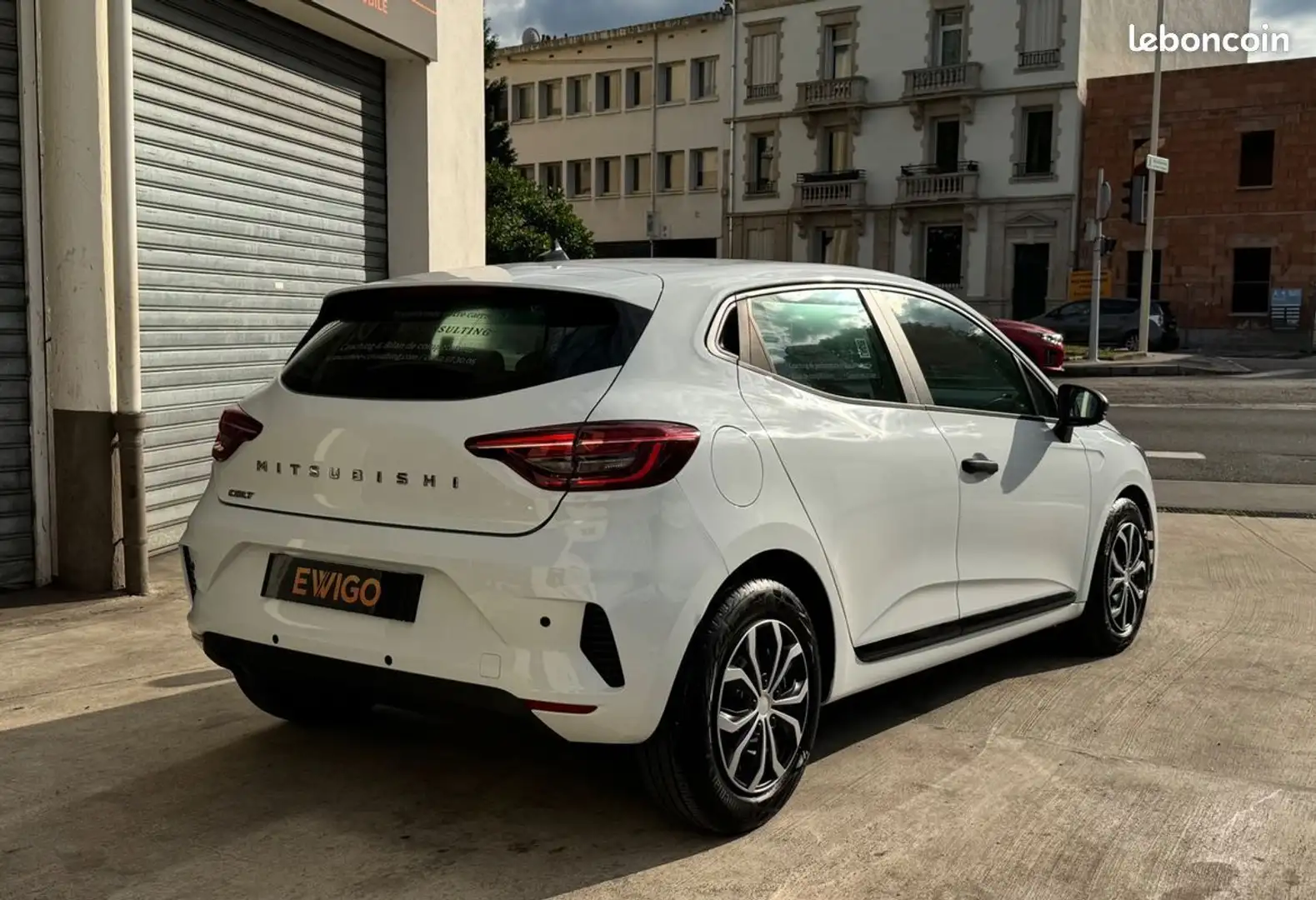 Mitsubishi Colt viii 1.0 mpi 67 invit %2B 1ère main carplay Blanc - 2