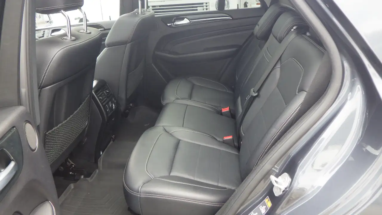 Mercedes-Benz M-Class снимка Mercedes-Benz M-Class