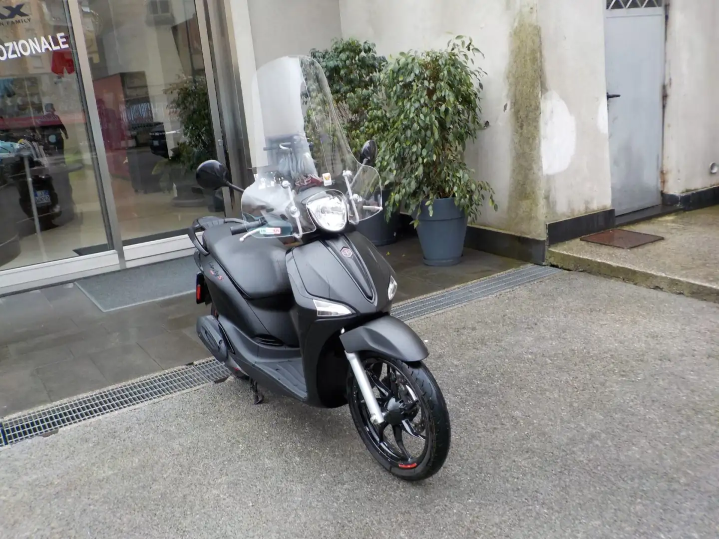 Piaggio Liberty 125 s Anno 2024 Nero - 2
