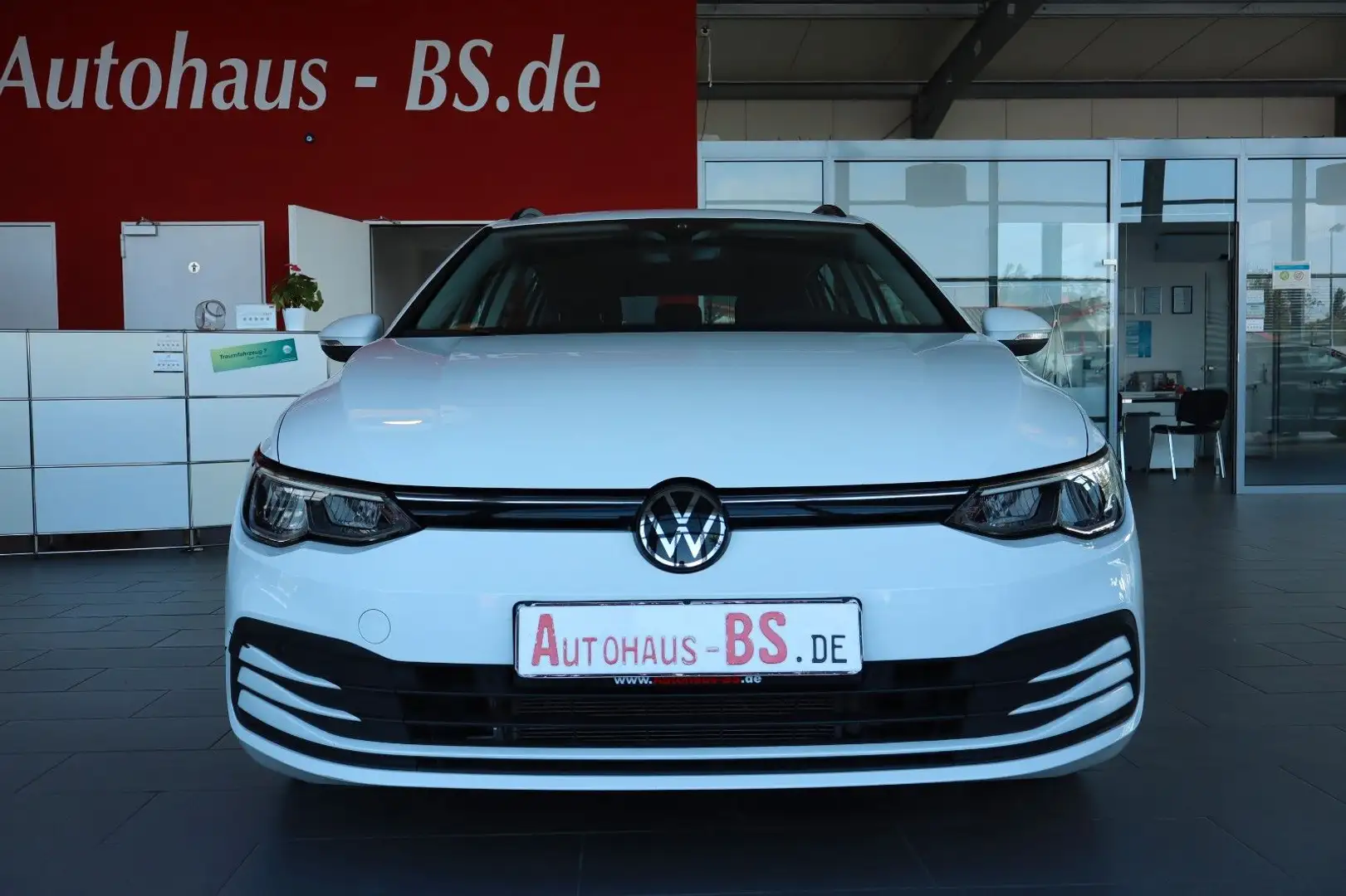 Volkswagen Golf VIII Variant Life eTSI,PDC,Navi,LED,AHK,1Hd Wit - 2