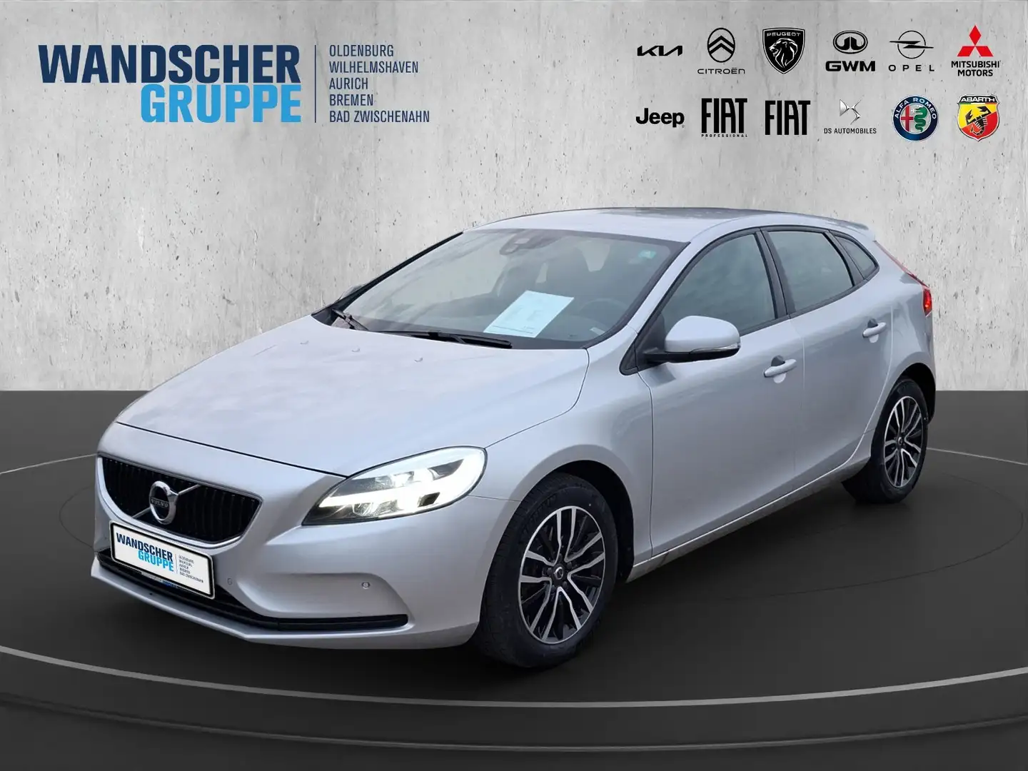 Volvo V40 Momentum D3 Kam.+KeyLess+LED+Navi+SHZ+LM+PDC Silber - 1