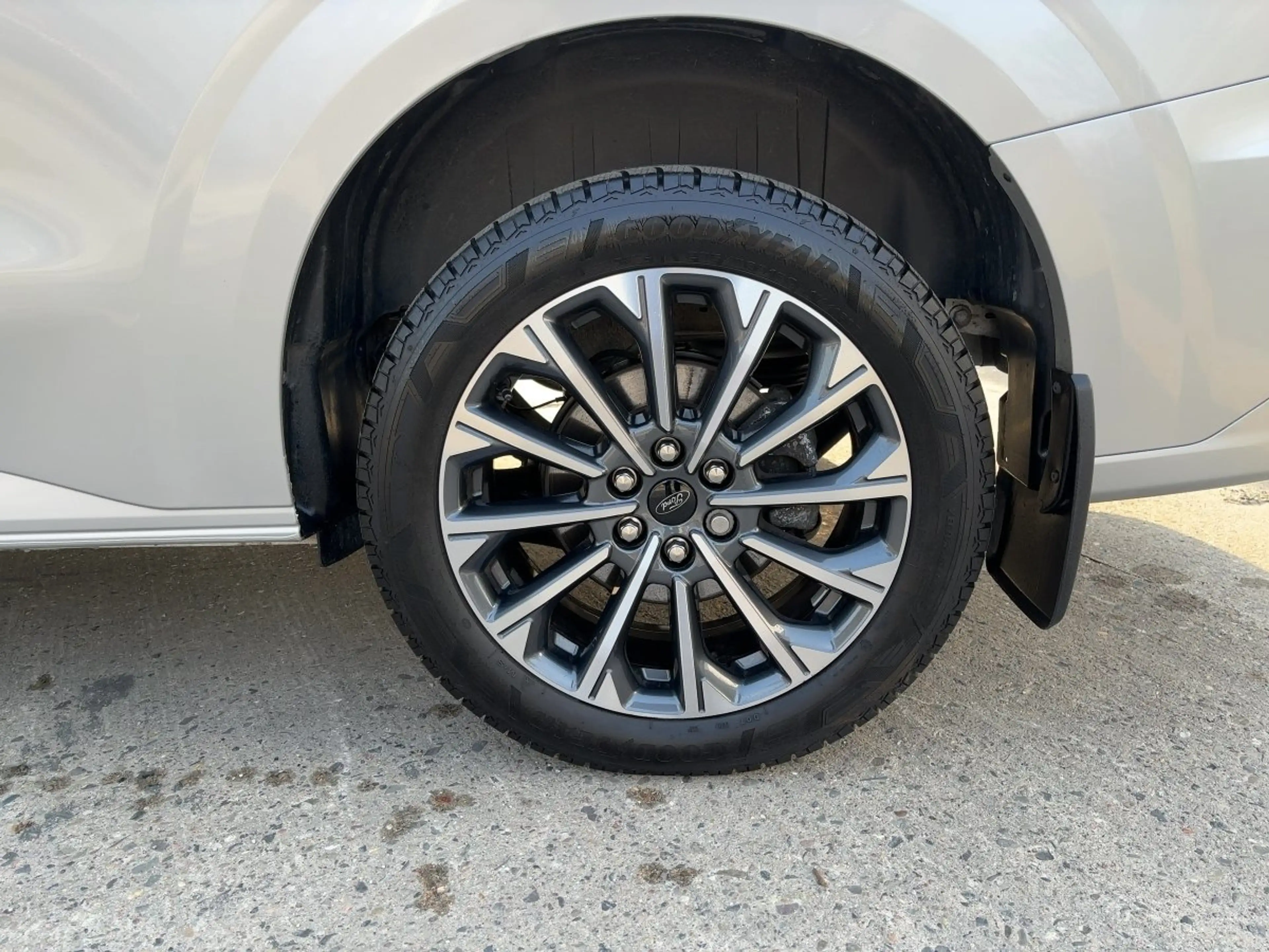 Ford Tourneo Custom 320 L2 Titanium X FWD — photo 14