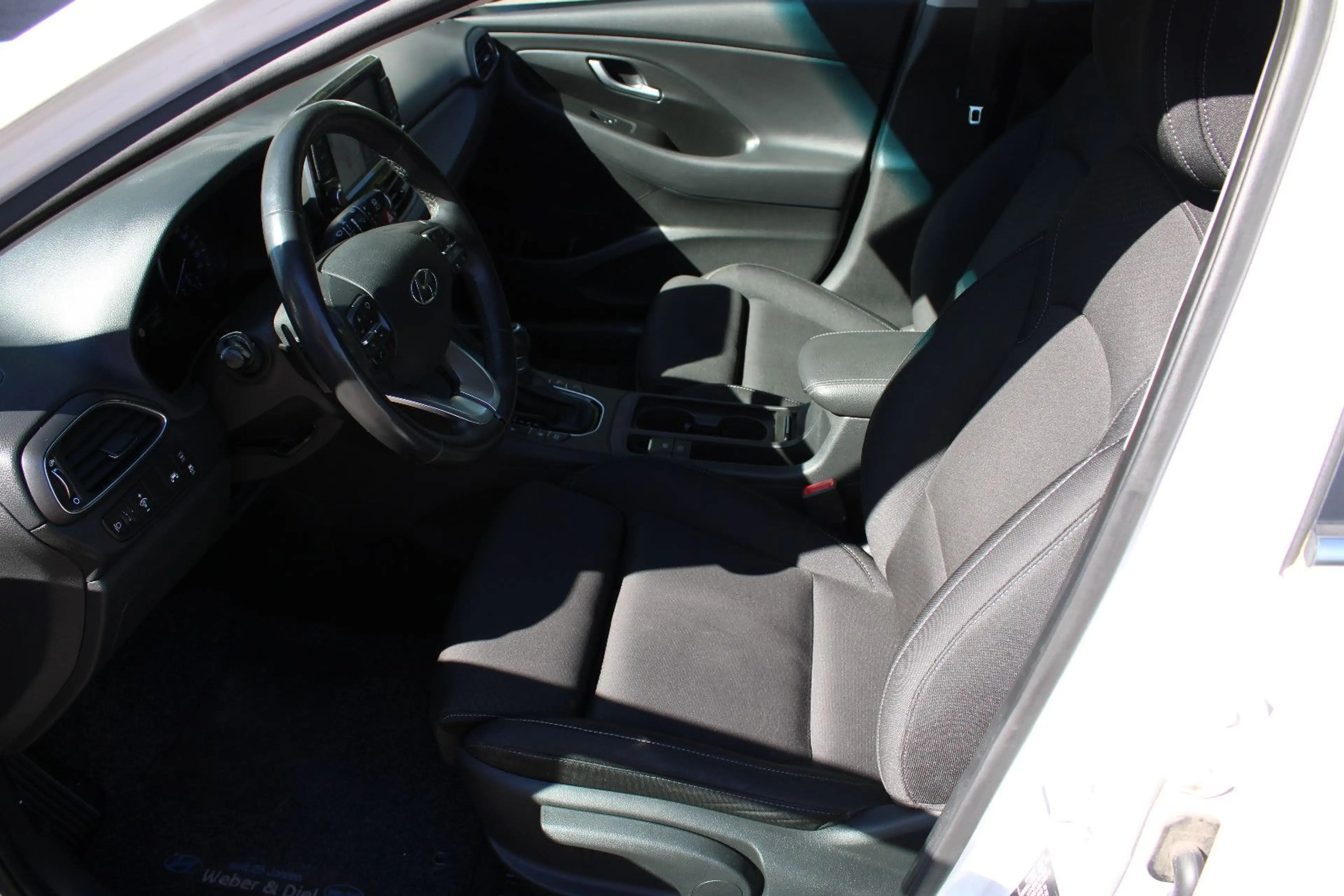 Hyundai i30 cw Style Automatik*LED+PDC+NAVI+WINTERPAKET* — photo 11