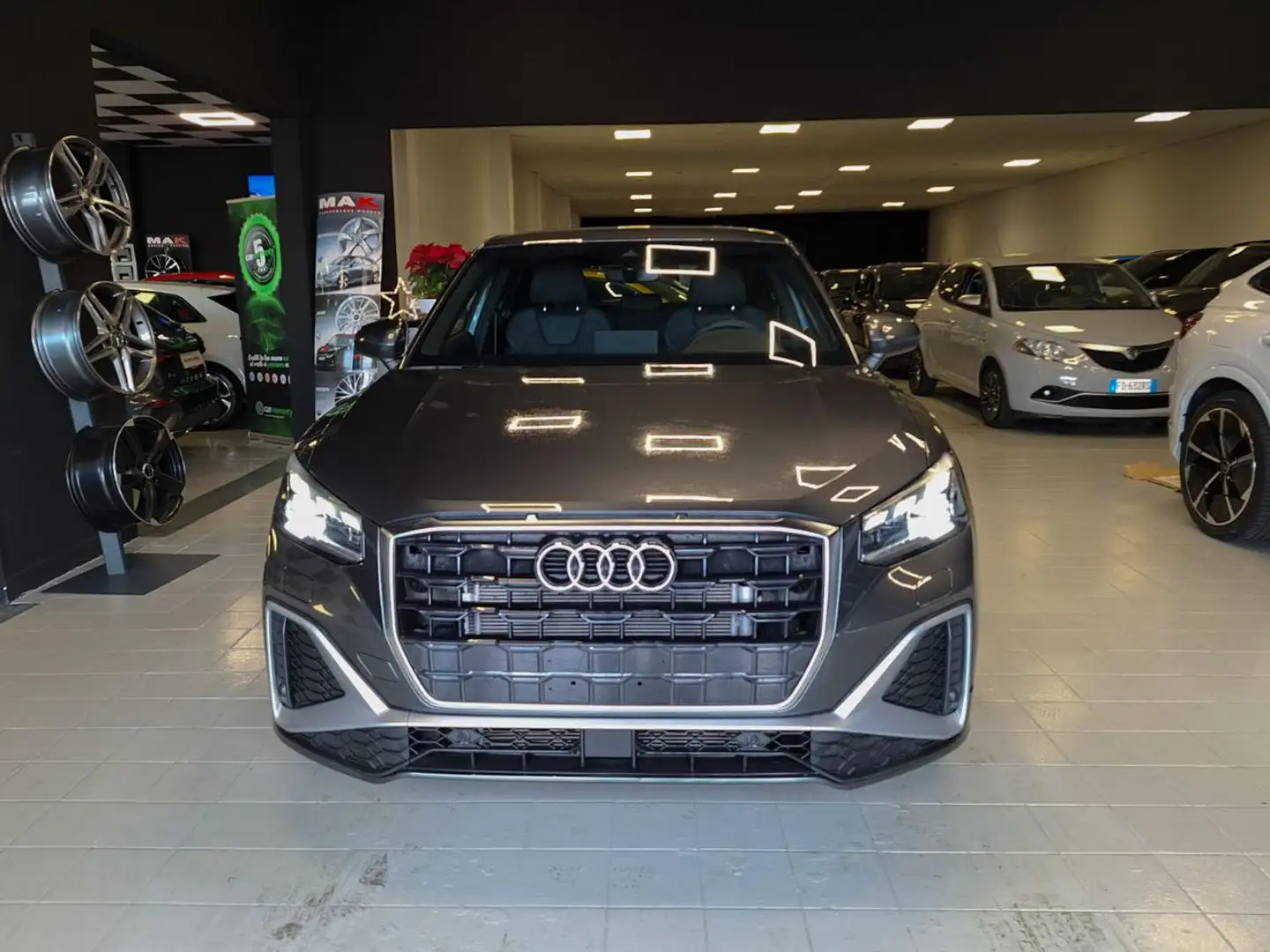 Audi Q2 30 TDI S tronic S line Edition Grigio - 2