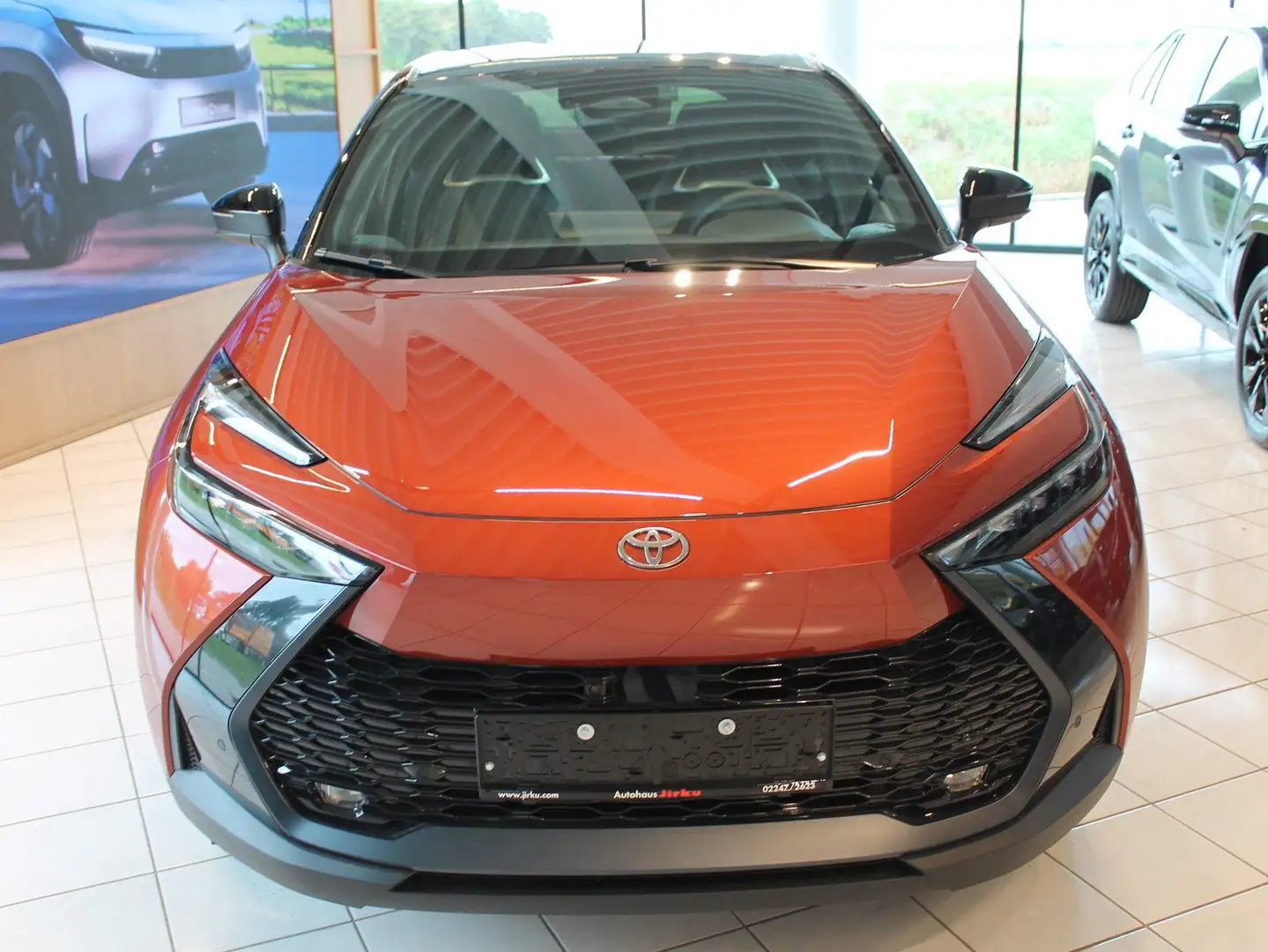 Toyota C-HR 2,0 Plug-In Hybrid E-CVT Lounge Advanced Pack Orange - 2