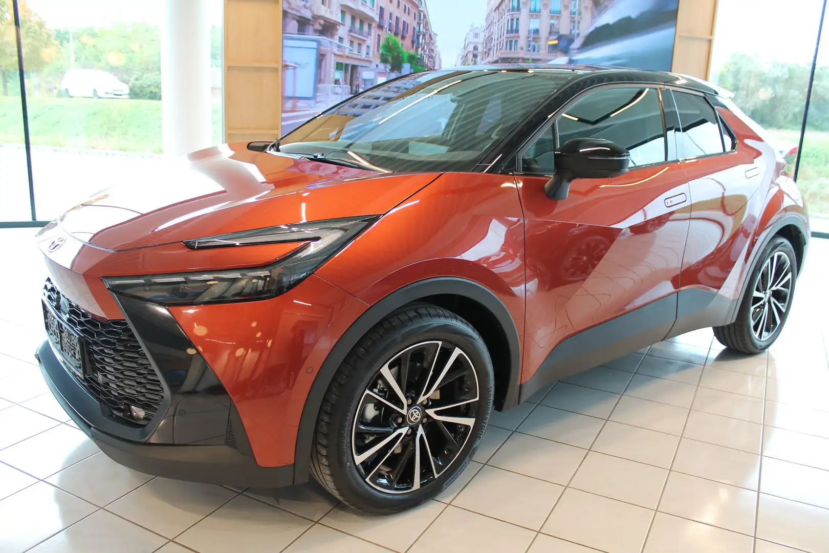 Toyota C-HR 2,0 Plug-In Hybrid E-CVT Lounge Advanced Pack Orange - 1