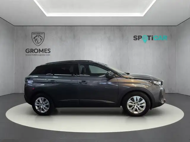 Peugeot 3008 view 2