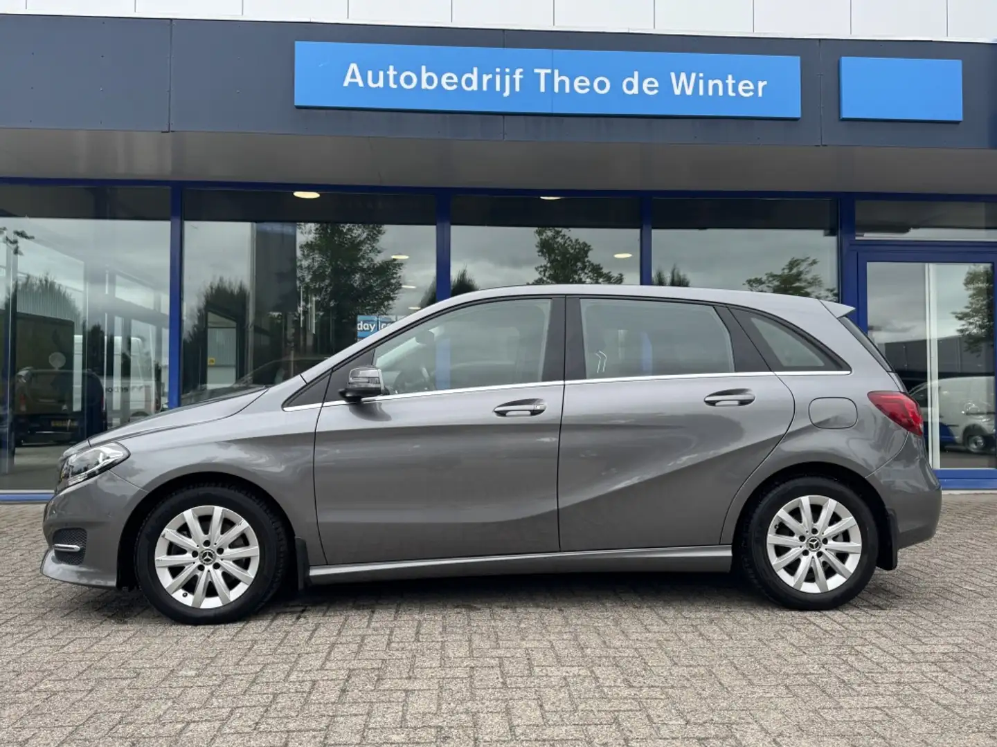 Mercedes-Benz B 180 Prestige| Trekhaak, Navi, Cruise, Stoelverwarming, Grijs - 2