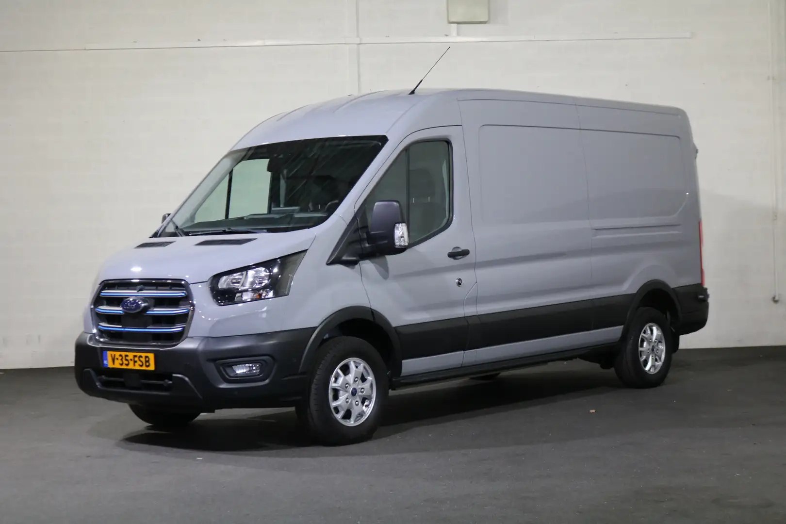 Ford E-Transit 350 L3 H2 Trend 68 kWh Navigatie Adapt. Cruise 360 Gri - 1