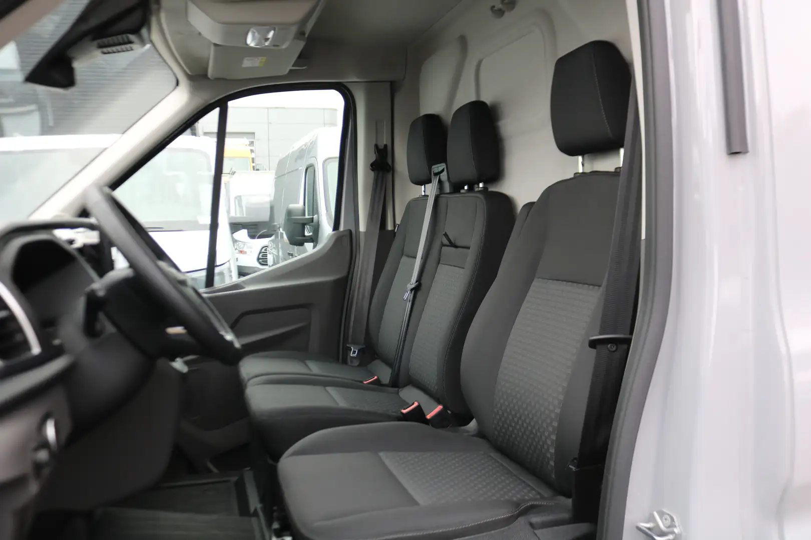 Ford E-Transit 350 L3 H2 Trend 68 kWh Navigatie Adapt. Cruise 360 Gri - 2