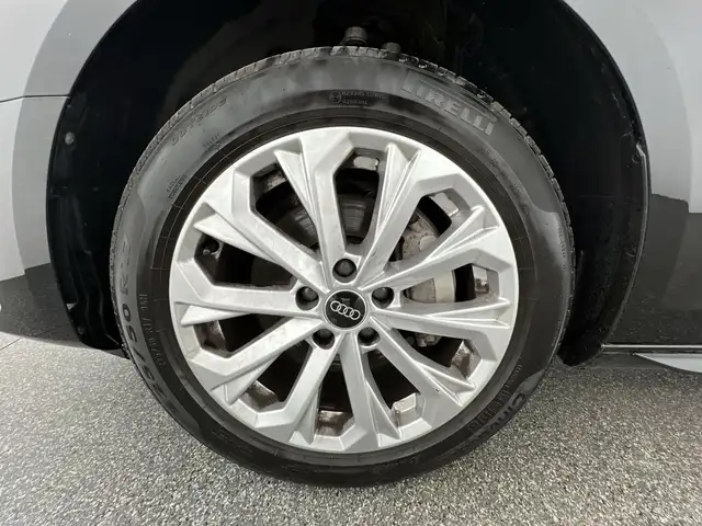 Audi A4 view 10