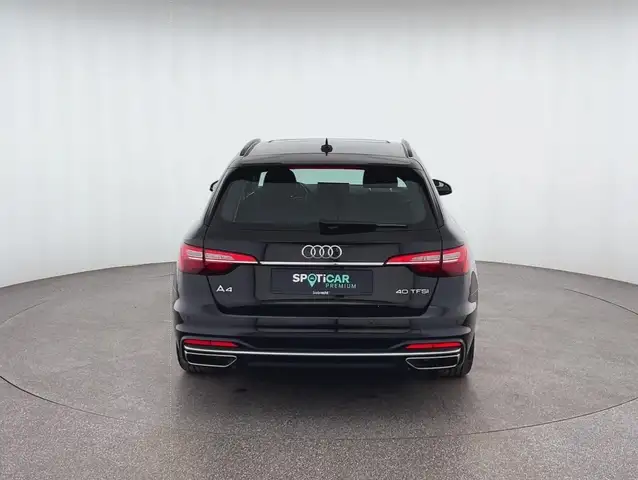 Audi A4 view 4