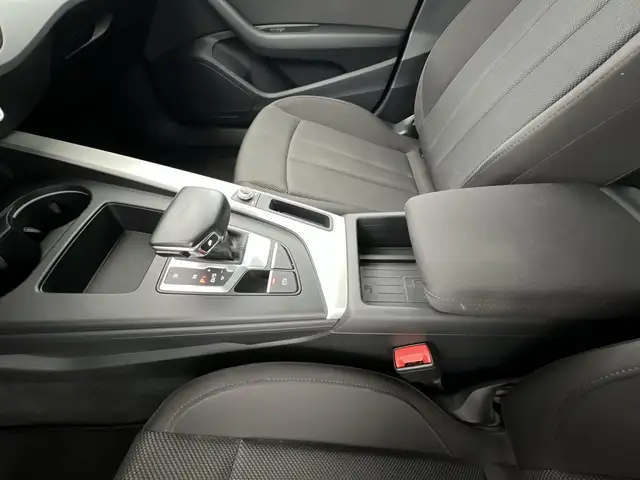 Audi A4 view 14