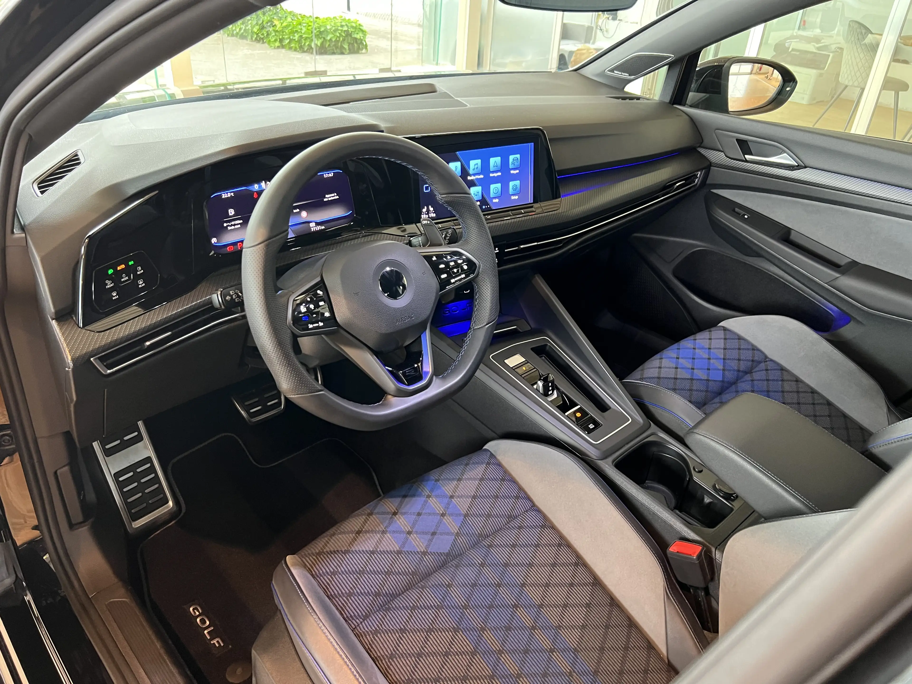 Volkswagen Golf R 2.0 TSI 4M H&K-Side-Lane-ACC-Matrix-Keyless-Camera — photo 7