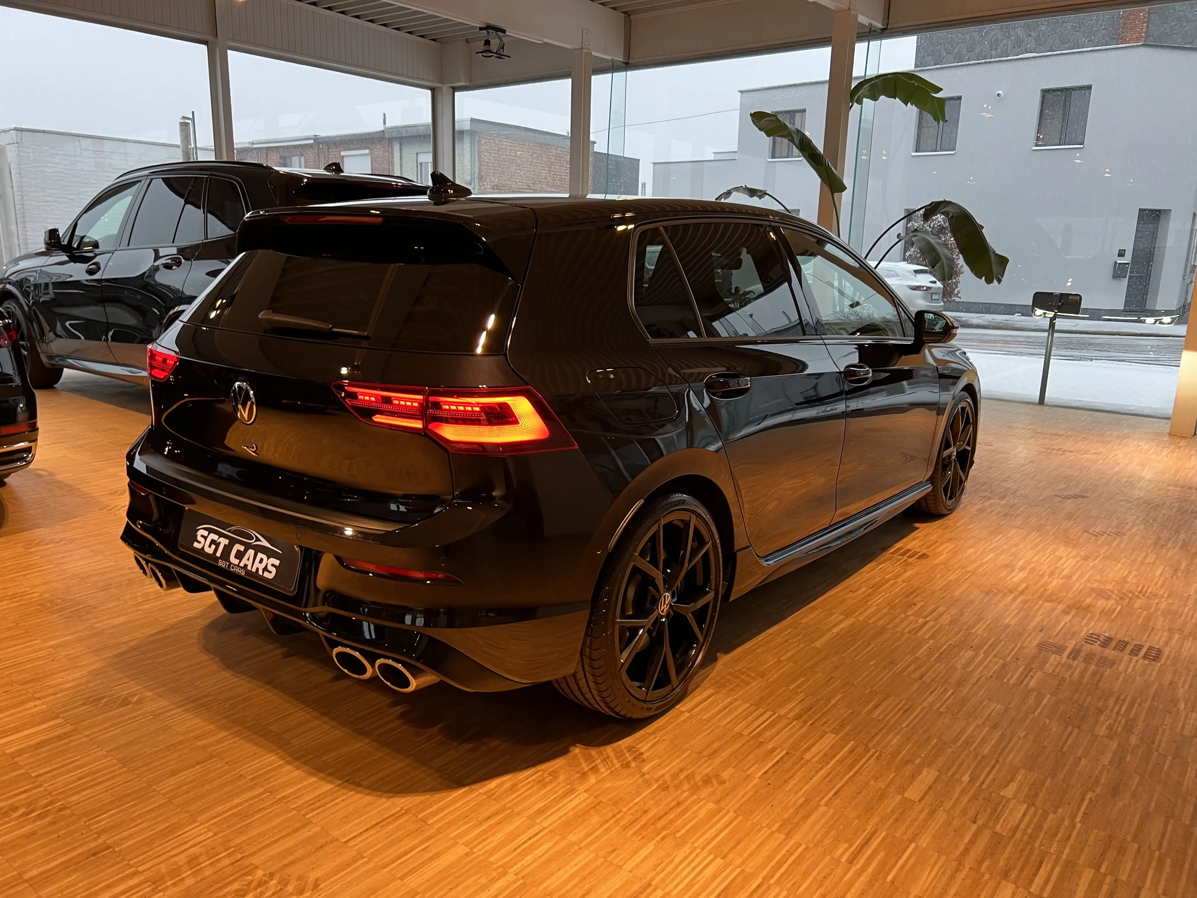 Volkswagen Golf R 2.0 TSI 4M H&K-Side-Lane-ACC-Matrix-Keyless-Camera — photo 4