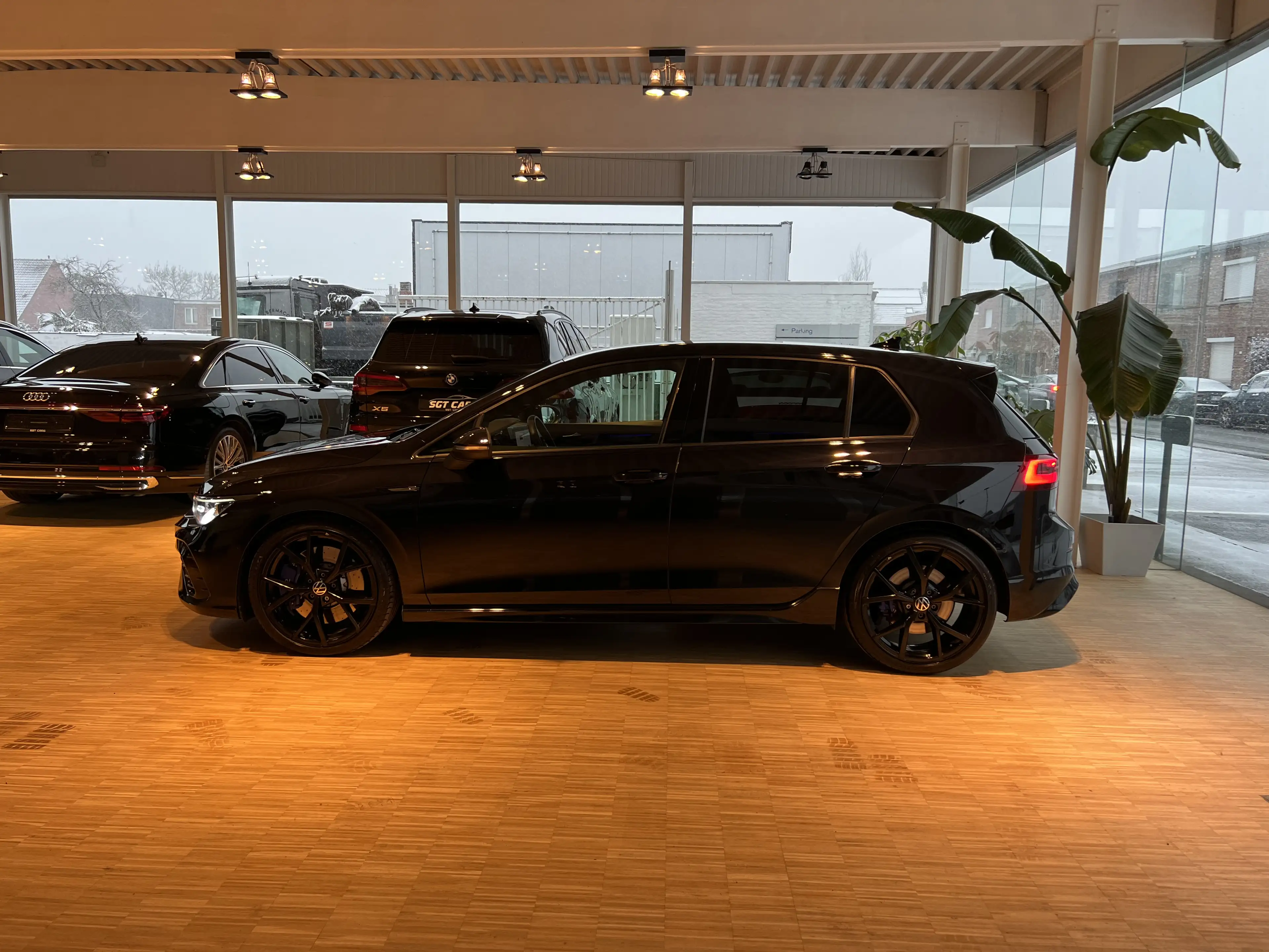 Volkswagen Golf R 2.0 TSI 4M H&K-Side-Lane-ACC-Matrix-Keyless-Camera — photo 11
