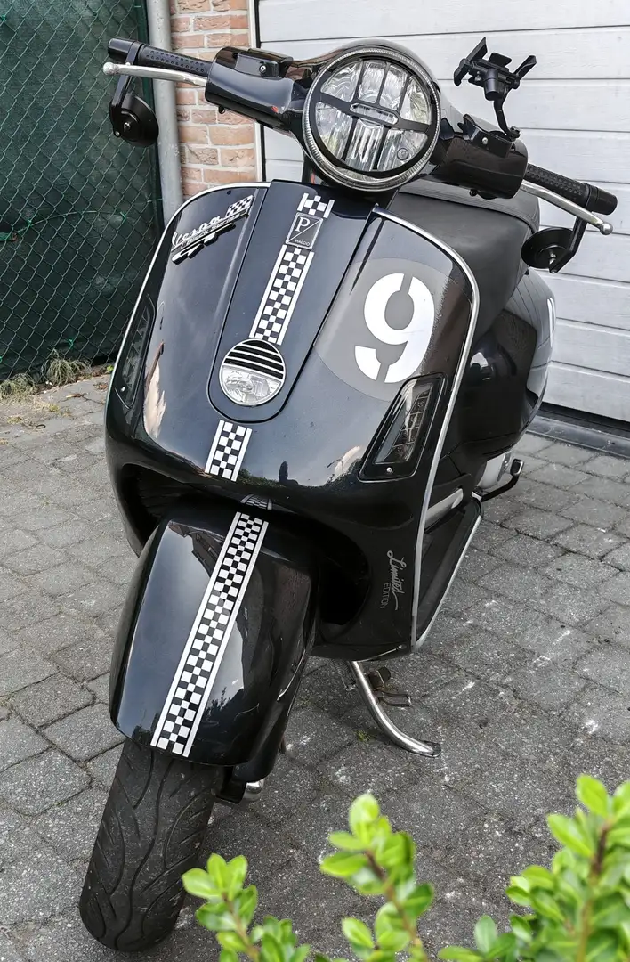 Vespa GT 200 black serie's Zwart - 2