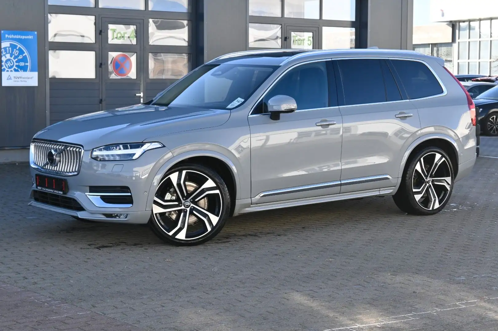 Volvo XC90 B5D AWD Ultimate Bright*LED*PANO*STHZ*360* Grau - 1