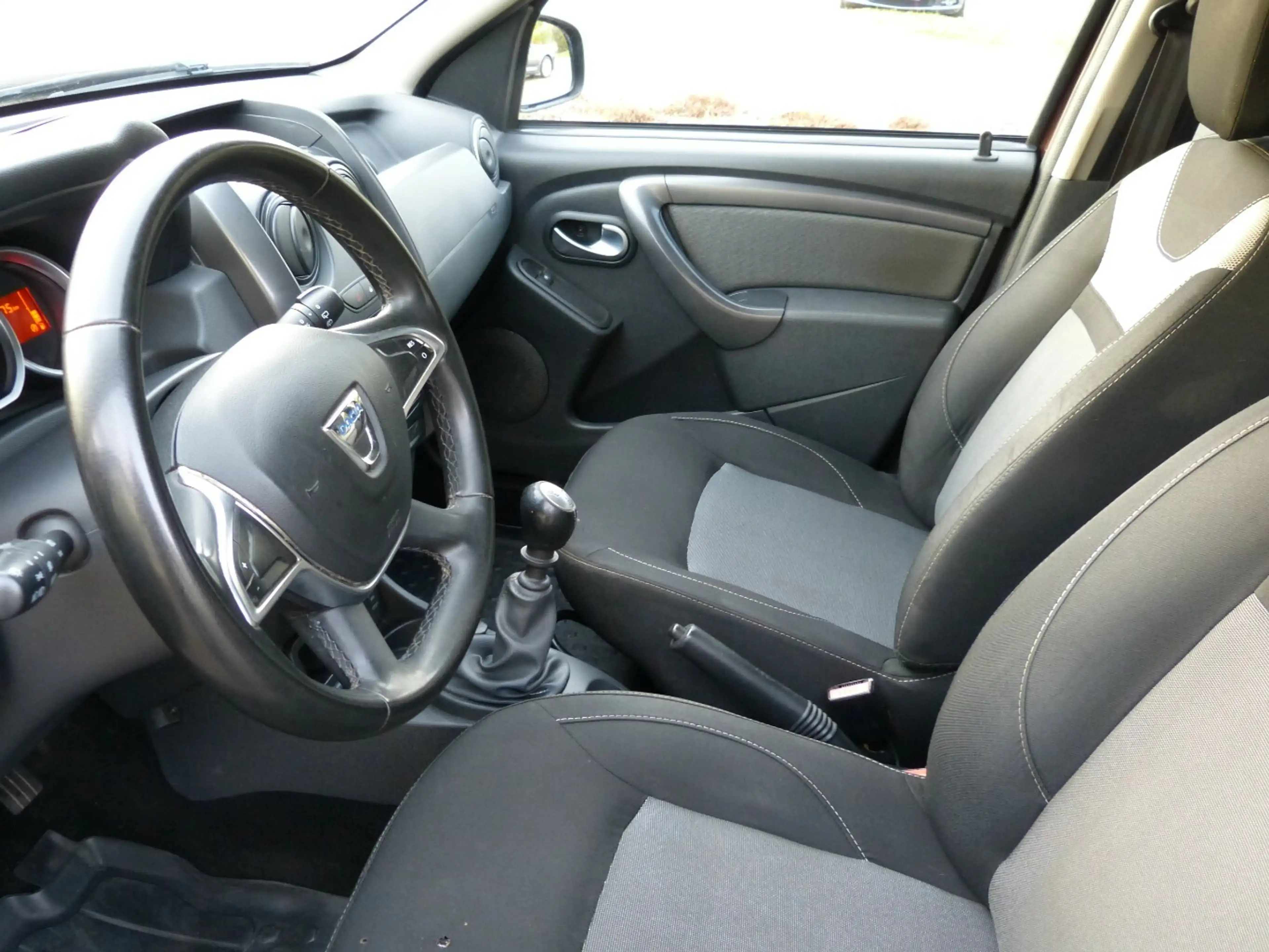 Dacia Duster Laureate DCI 110 FAP 4x2 [AHK/SHZ] — photo 10