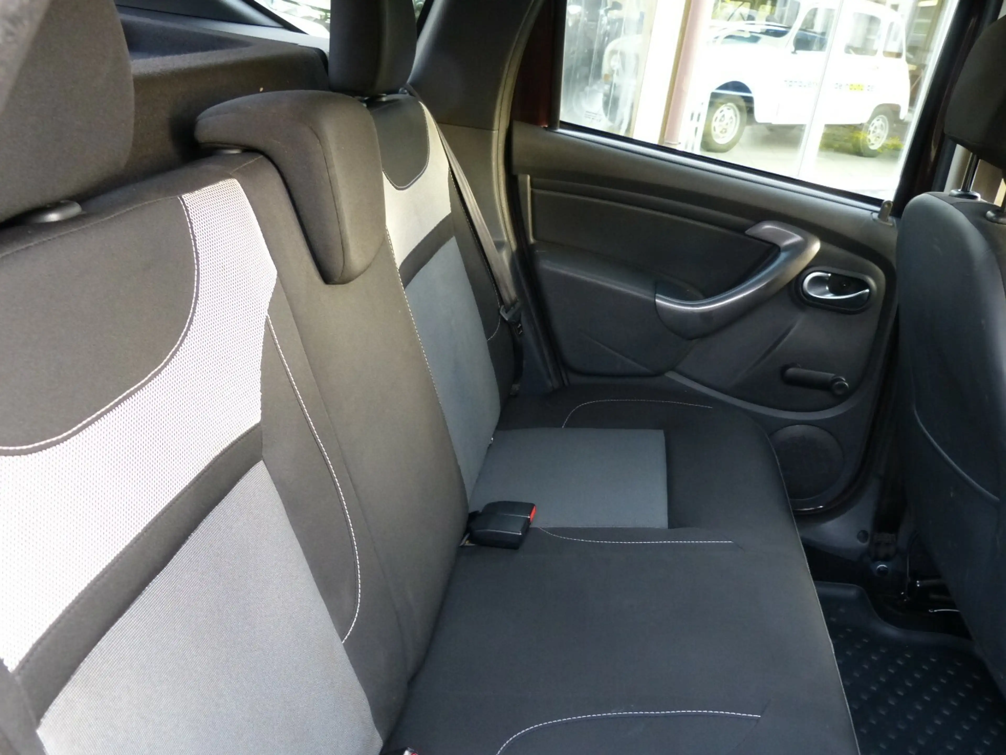 Dacia Duster Laureate DCI 110 FAP 4x2 [AHK/SHZ] — photo 13