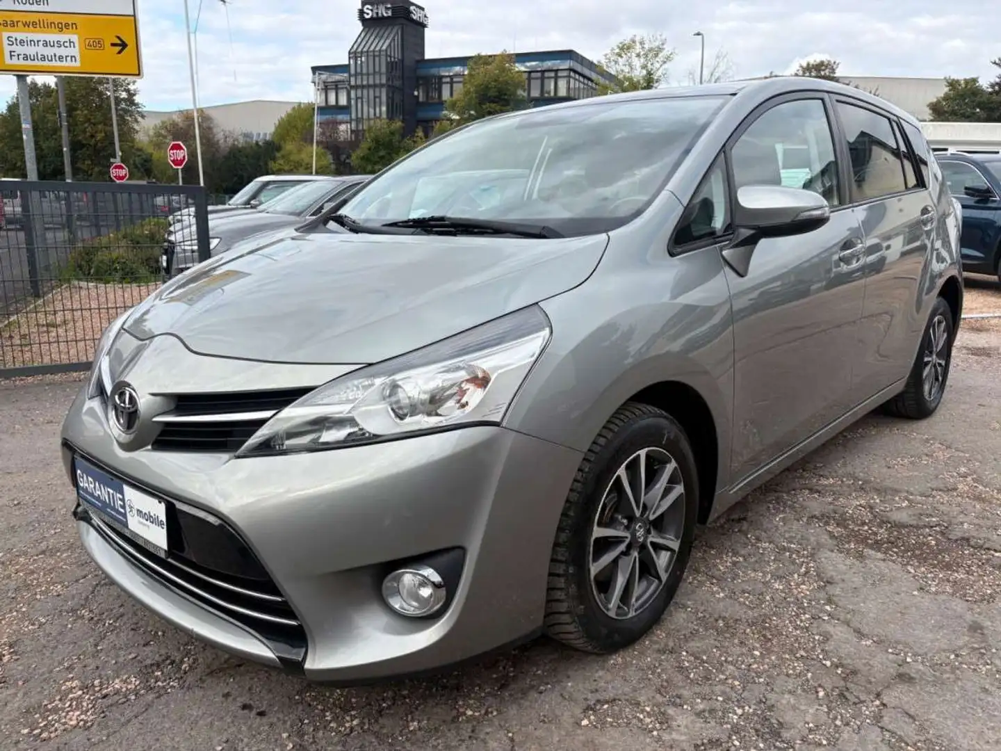 Toyota Verso Verso EDITION/ Gris - 2