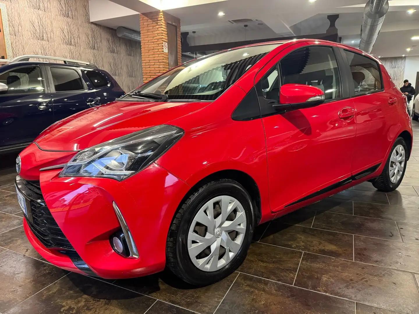 Toyota Yaris Yaris 5p 1.0 Active Rosso - 1