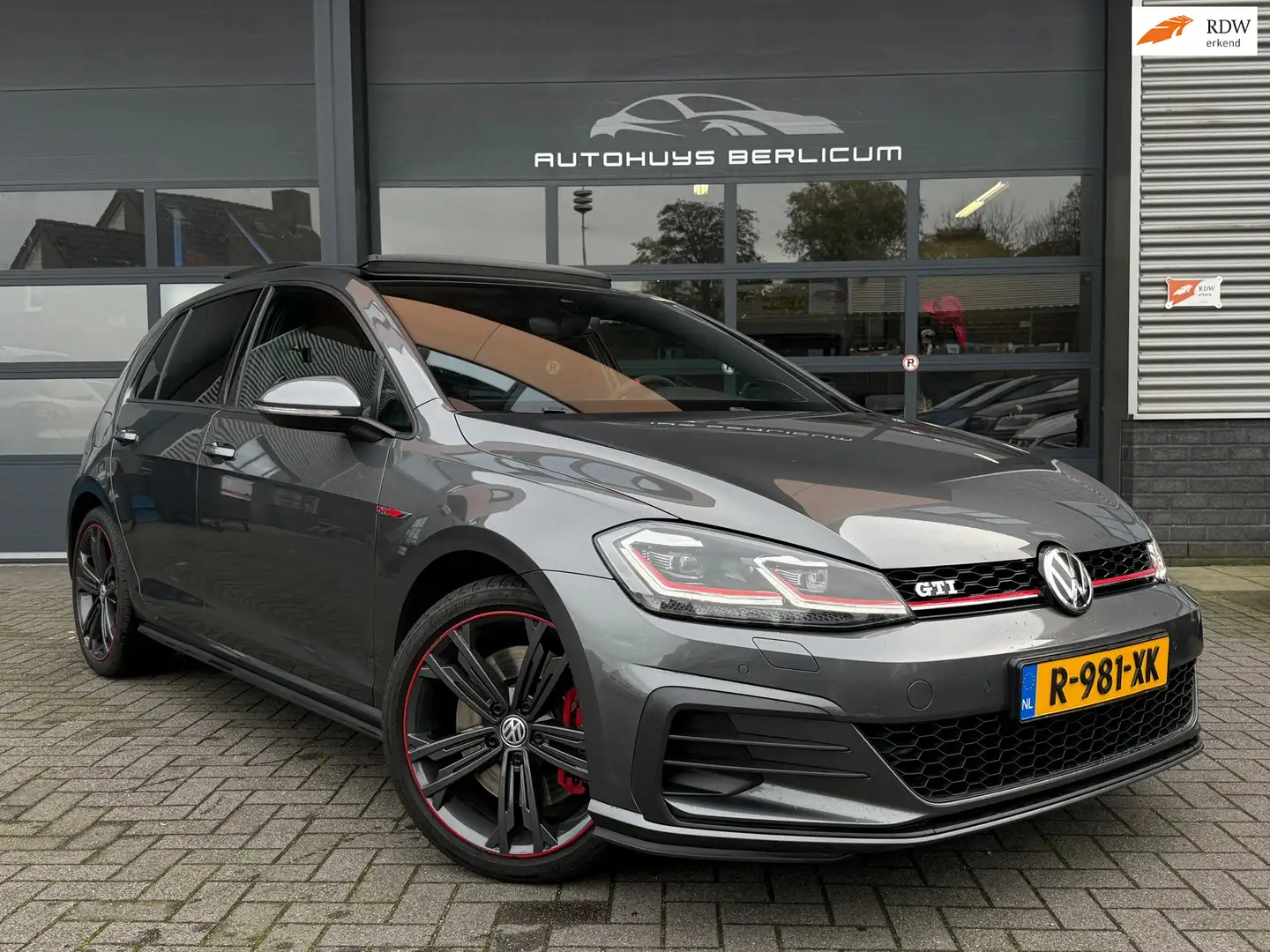 Volkswagen Golf GTI 2.0 TSI Performance Pano Virtual Camera Sportieve Grijs - 1