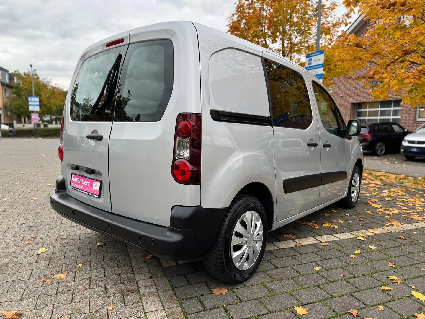 Peugeot Partner 1.6 HDI Komfort Plus*Euro 6*1.HD*Scheckheft*Klima* Zilver - 2