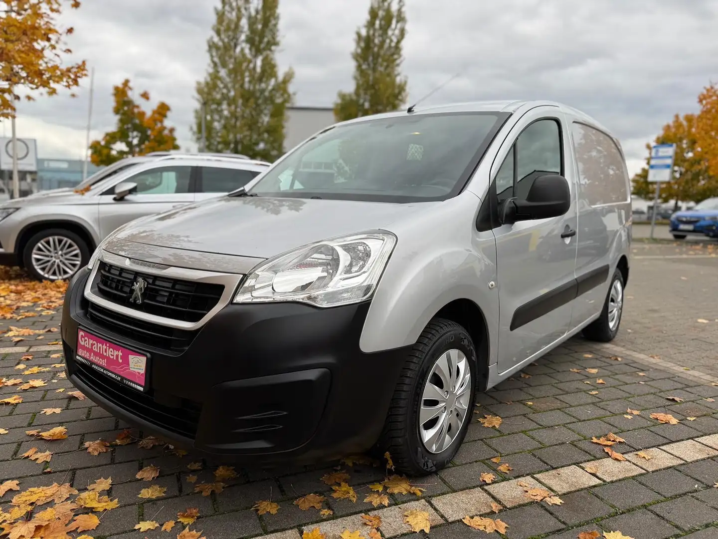 Peugeot Partner 1.6 HDI Komfort Plus*Euro 6*1.HD*Scheckheft*Klima* Silber - 1