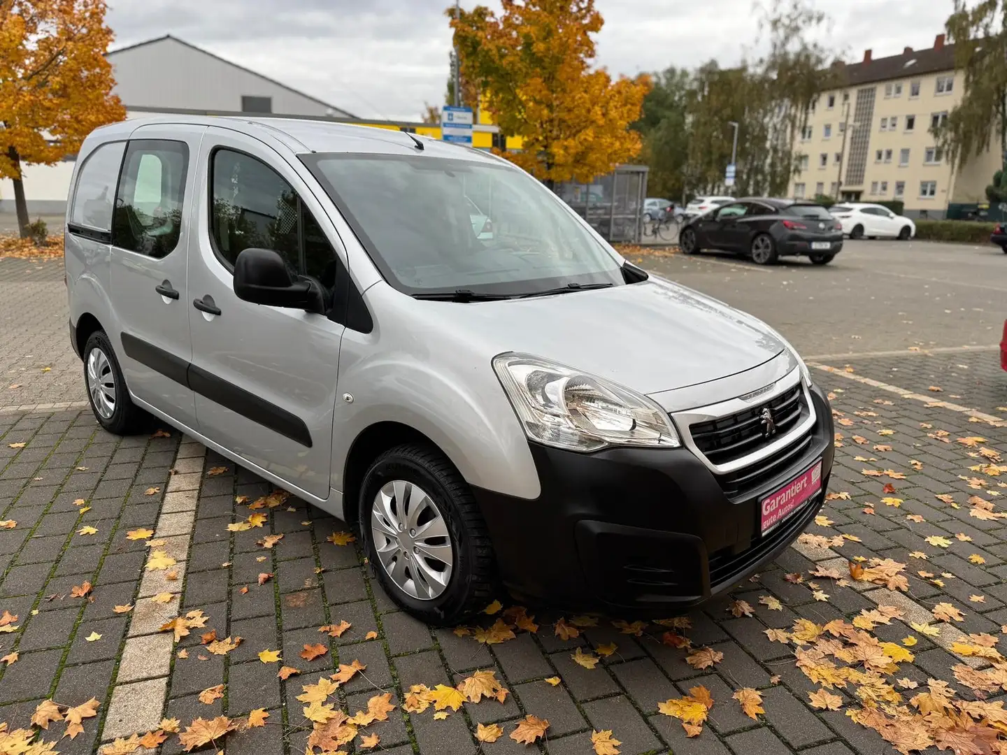 Peugeot Partner 1.6 HDI Komfort Plus*Euro 6*1.HD*Scheckheft*Klima* Zilver - 1
