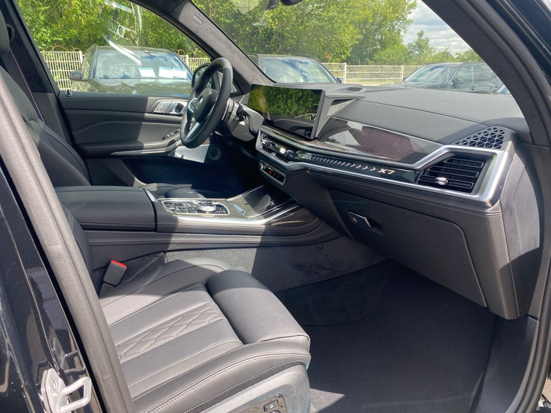 BMW X7 xDrive40d M Sportpaket B&W Surround DAB RFK — photo 11