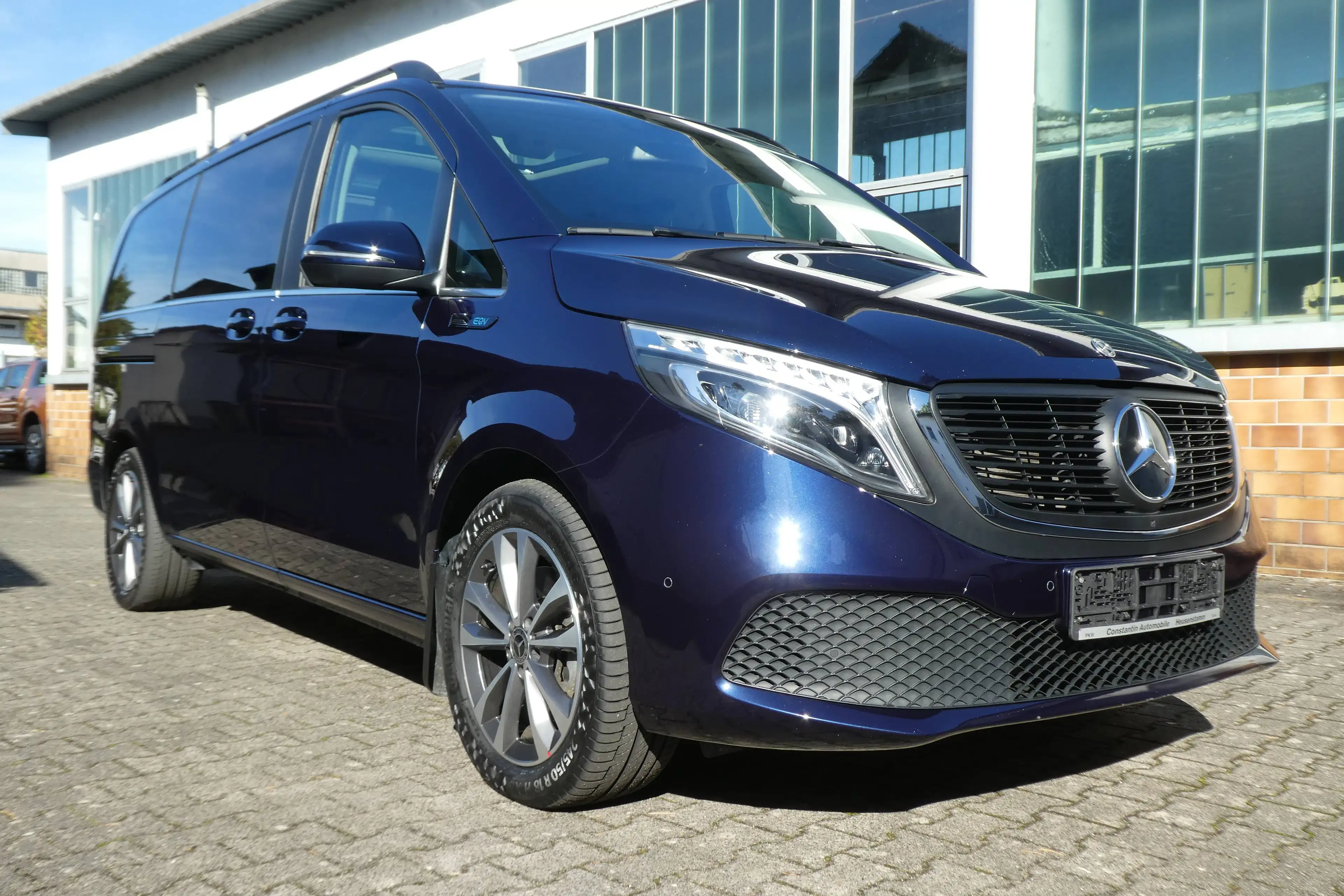 Mercedes-Benz EQV 300 Avantgarde Lang PANO+360+ILS+ACC+Garantie — photo 2