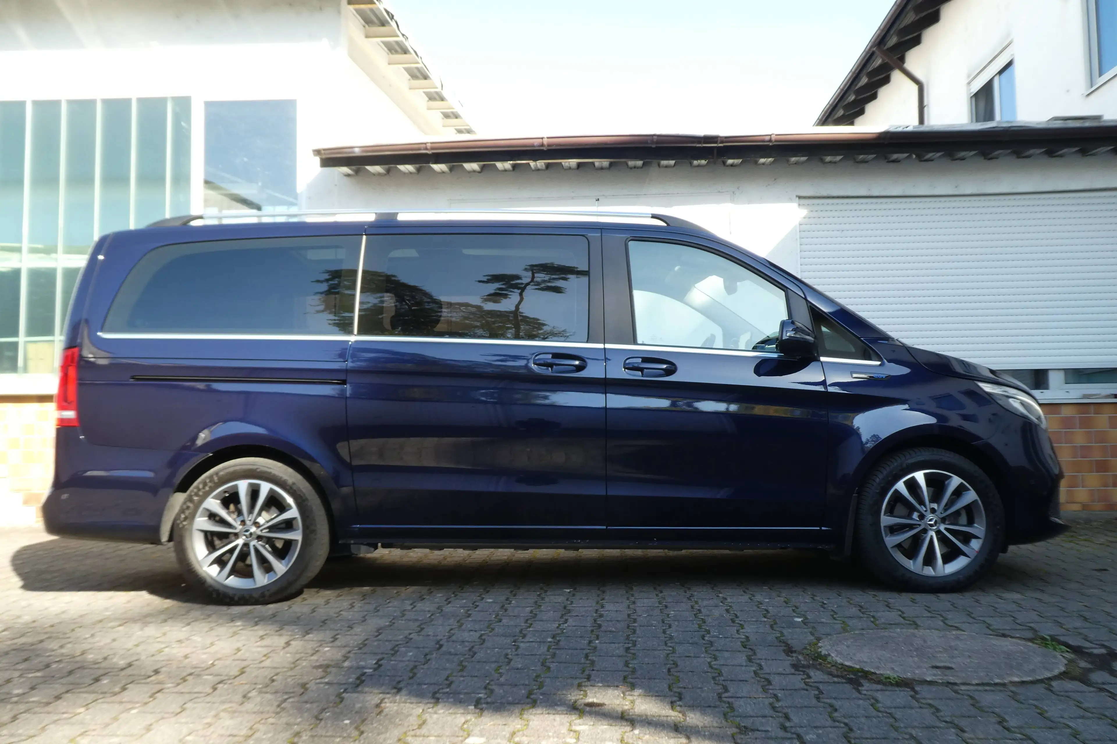 Mercedes-Benz EQV 300 Avantgarde Lang PANO+360+ILS+ACC+Garantie — photo 3
