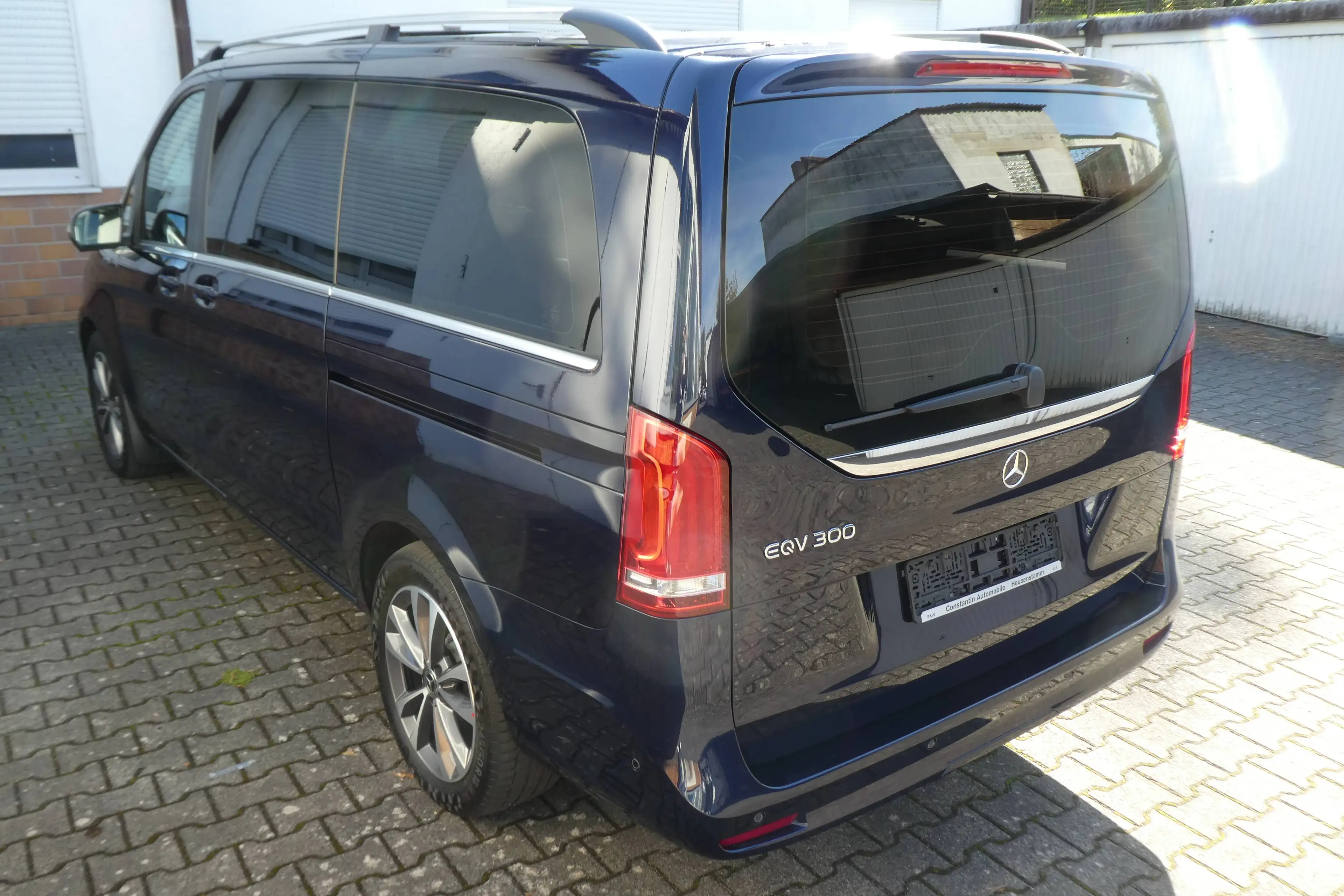 Mercedes-Benz EQV 300 Avantgarde Lang PANO+360+ILS+ACC+Garantie — photo 4