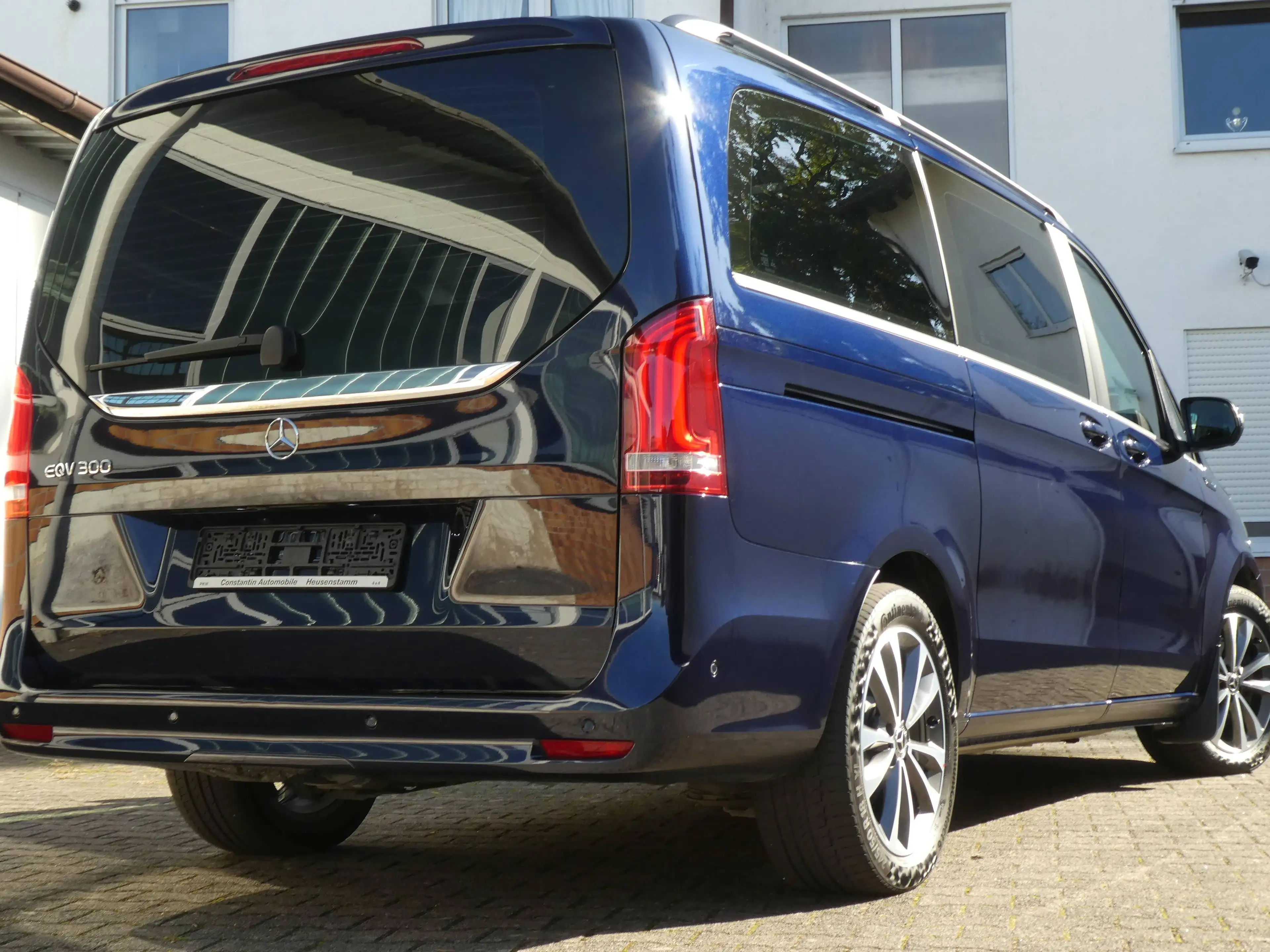 Mercedes-Benz EQV 300 Avantgarde Lang PANO+360+ILS+ACC+Garantie — photo 6