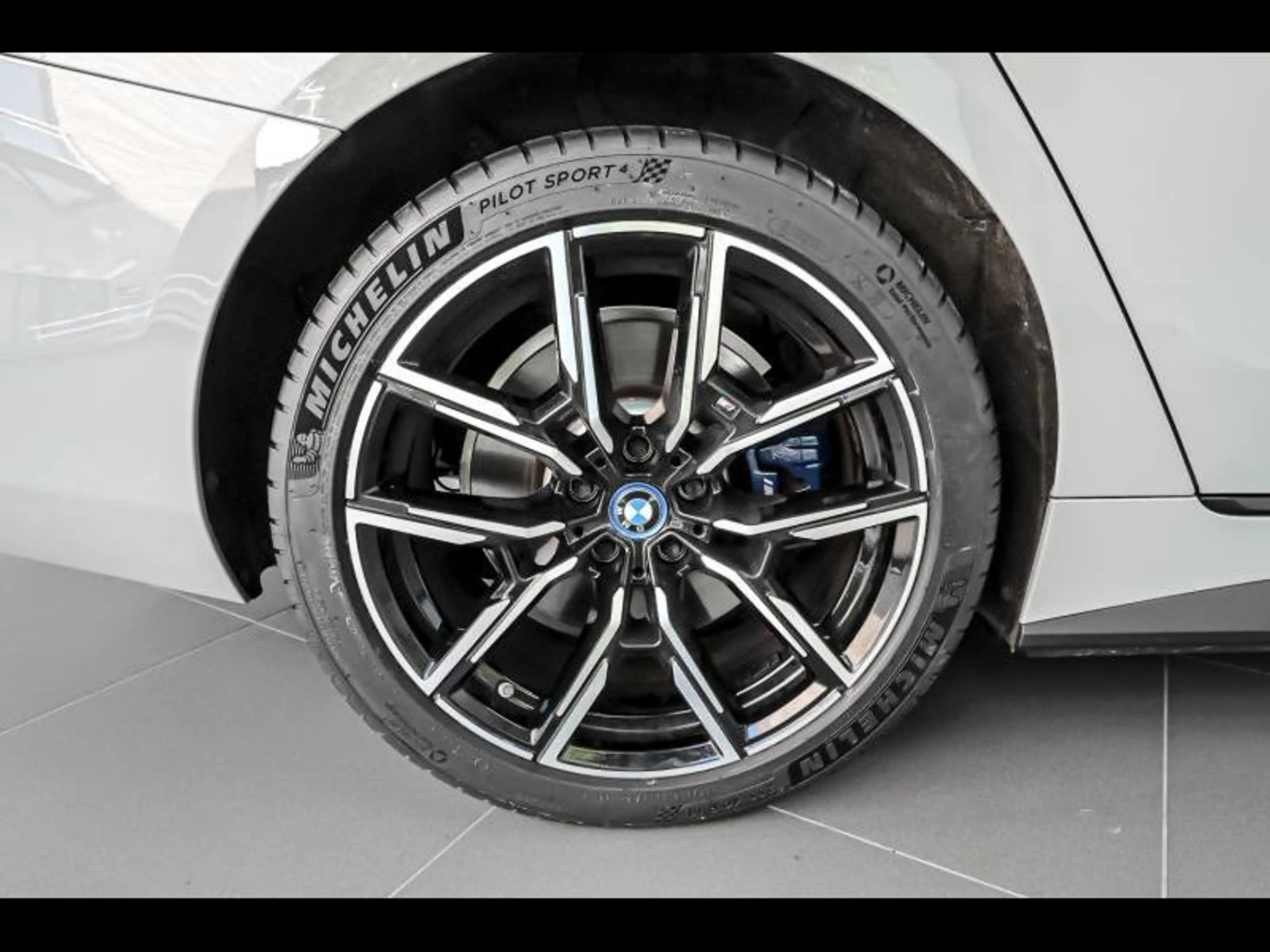 BMW i4 M50 Gran Coupé — photo 8