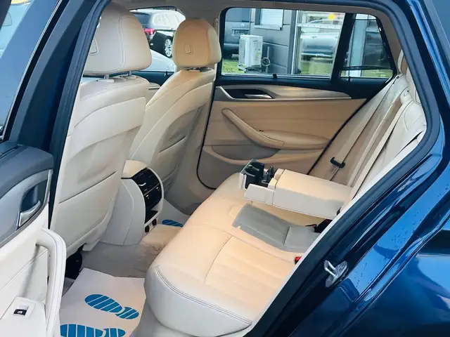 BMW 5 Series view 13