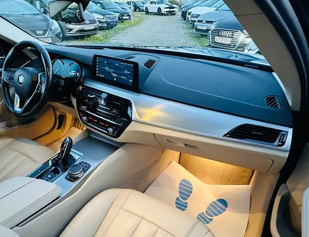 BMW 5 Series view 14