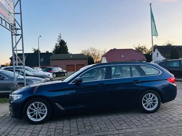 BMW 5 Series view 4