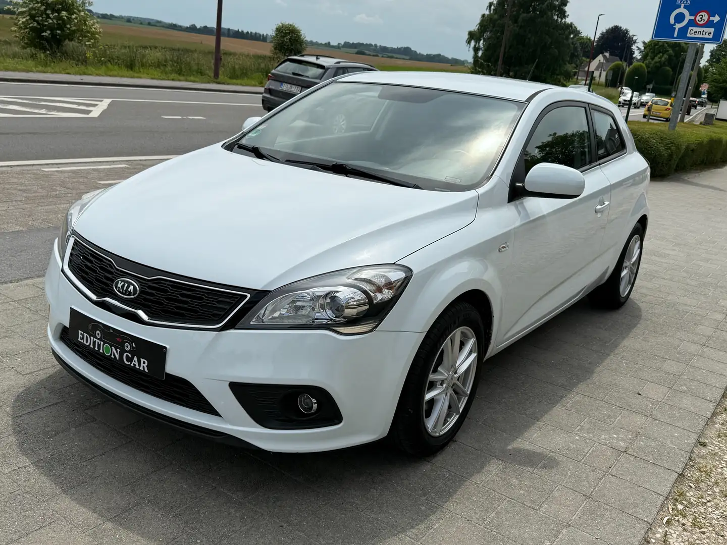 Kia ProCeed / pro_cee'd 1.6i Bílá - 2