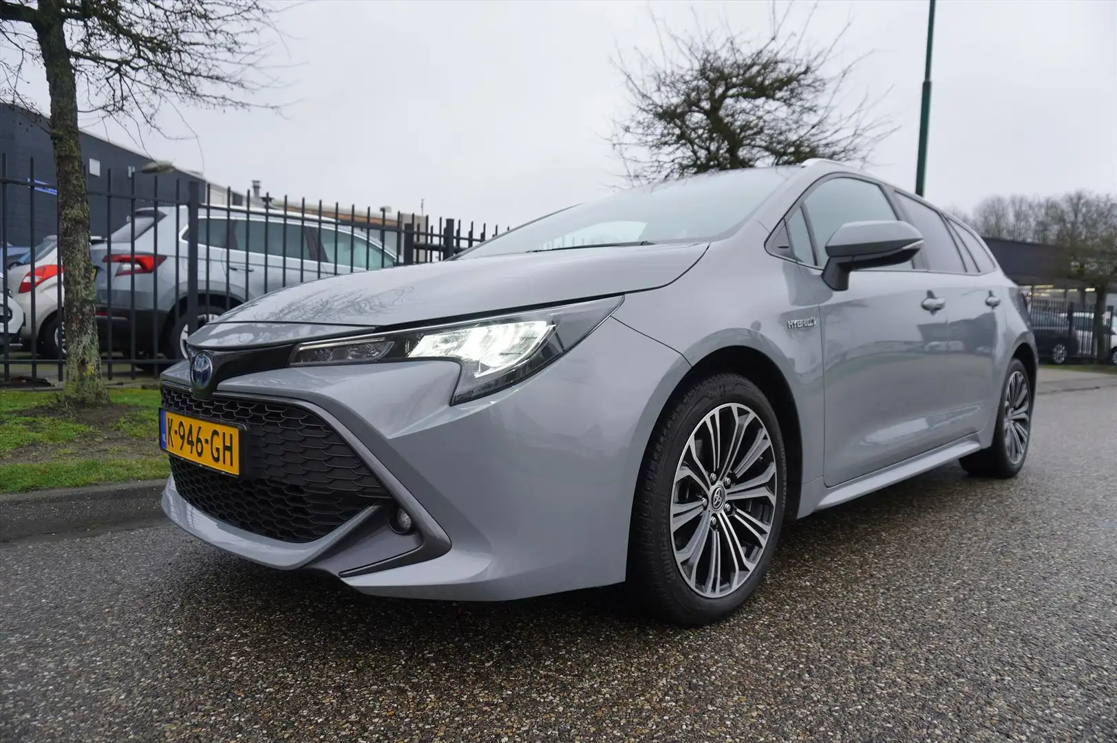 Toyota Corolla Touring Sports 1.8 Hybrid 122pk CVT Dynamic Multi Gris - 1