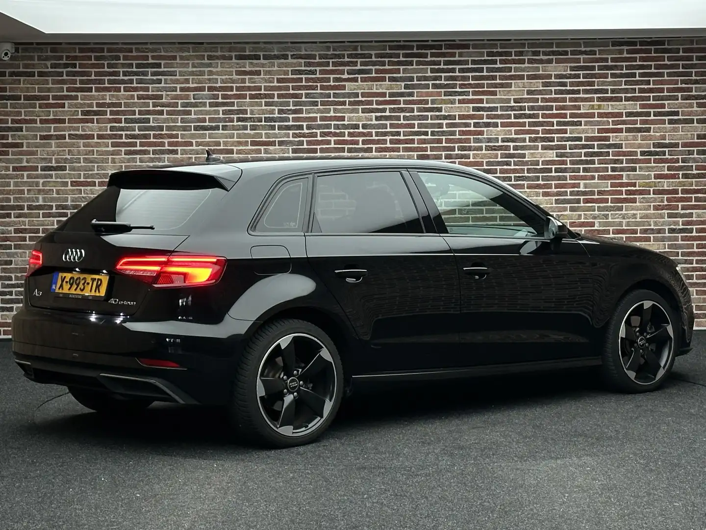 Audi A3 Sportback 40 e-tron Advance Sport S Line Virtual P Černá - 2